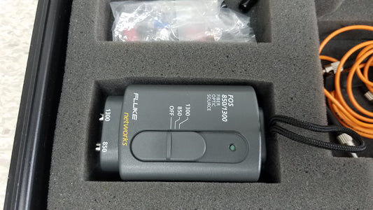 Fluke Networks FOS 850/1300 Fiber Optic Source With Cables & Case