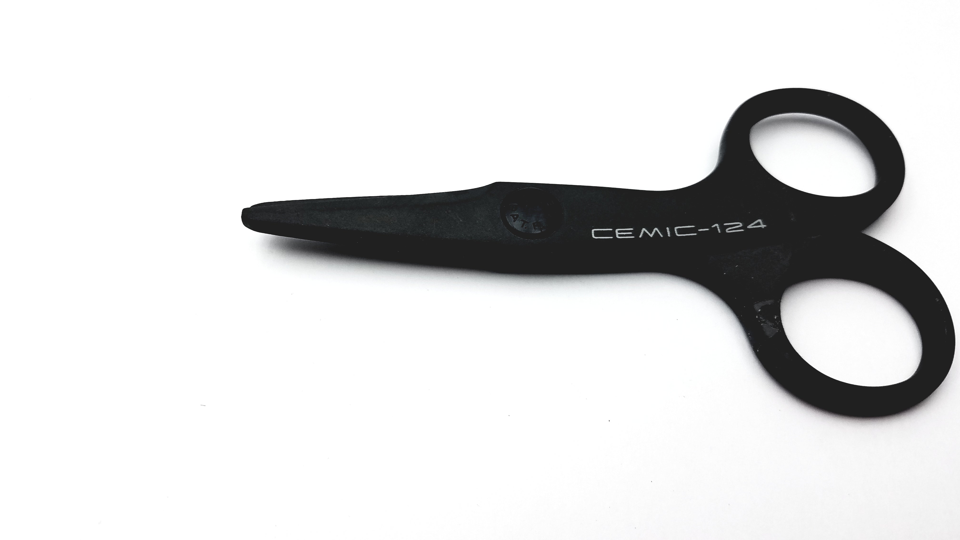 Load image into Gallery viewer, Kyocera Ceramic 124 Scissors