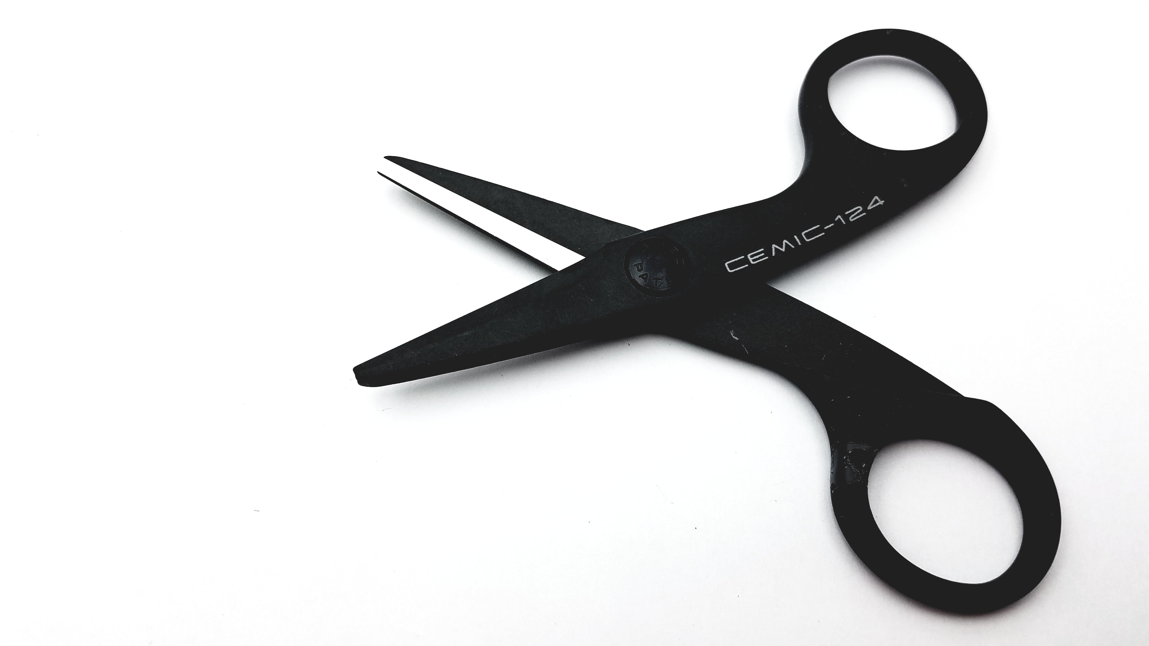 Load image into Gallery viewer, Kyocera Ceramic 124 Scissors