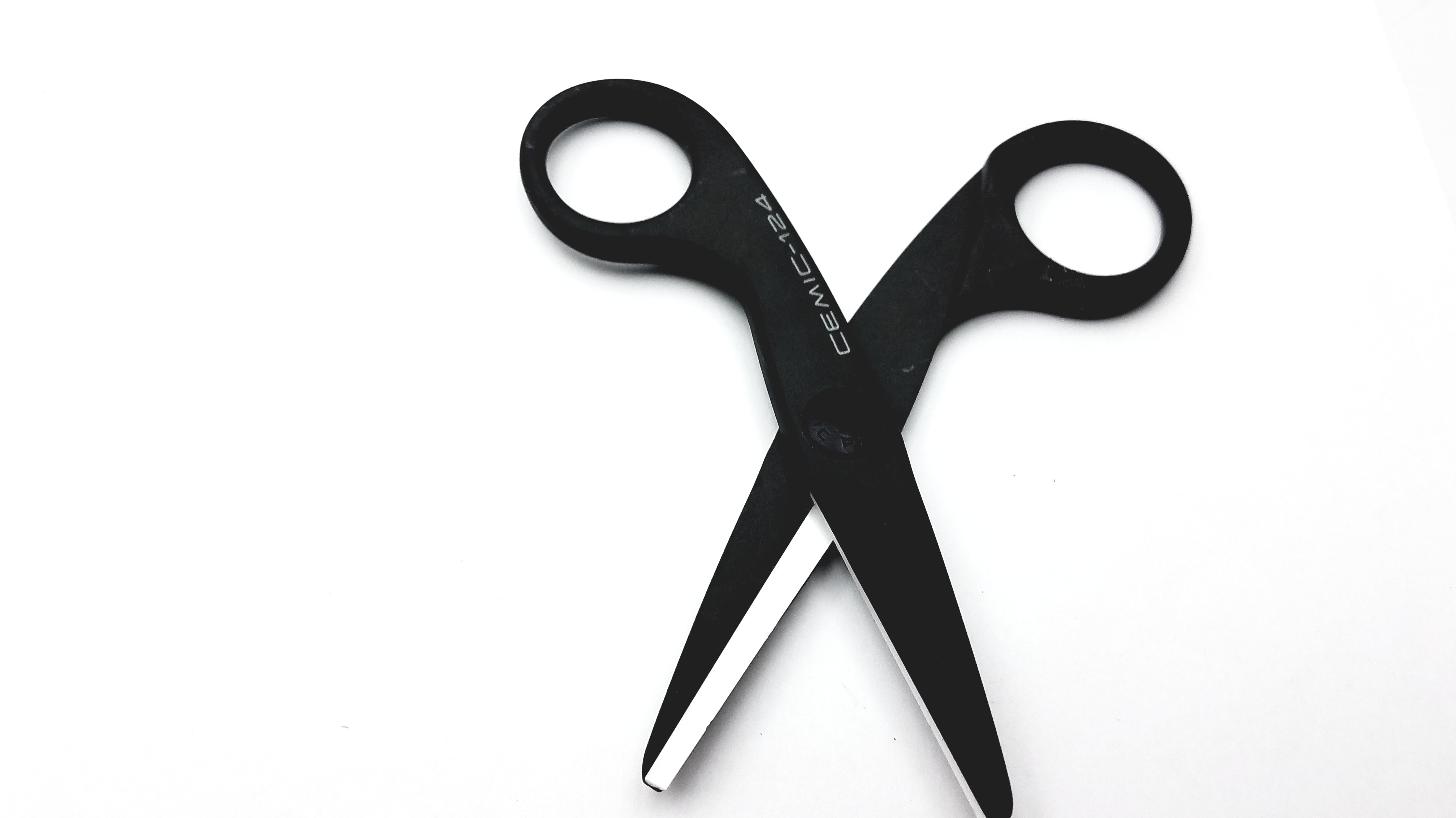 Load image into Gallery viewer, Kyocera Ceramic 124 Scissors