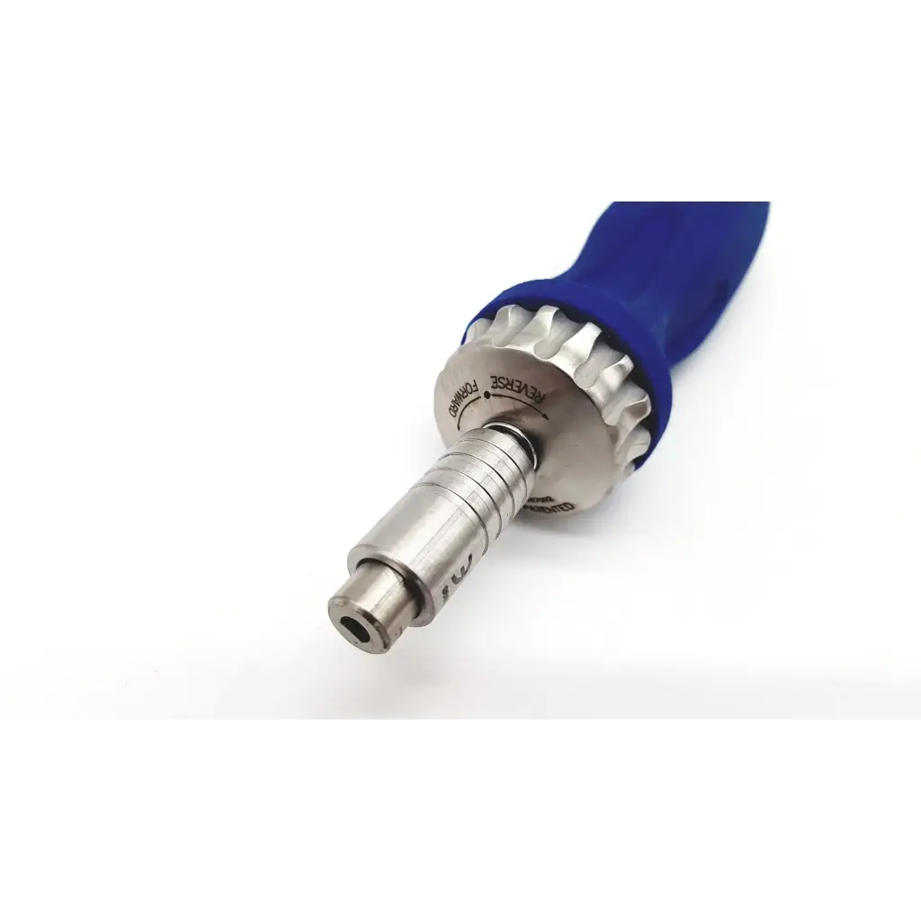 Acumed 80-0663 medium ratcheting driver handle with blue grip and metallic gear adjustment for orthopedicgp use