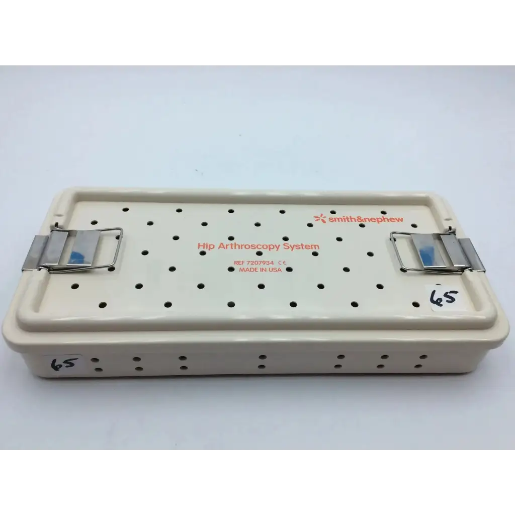 Beige smith & nephew case plastic hip arthroscopy system tray with perforated lid and metal latches aci 65 12731nj