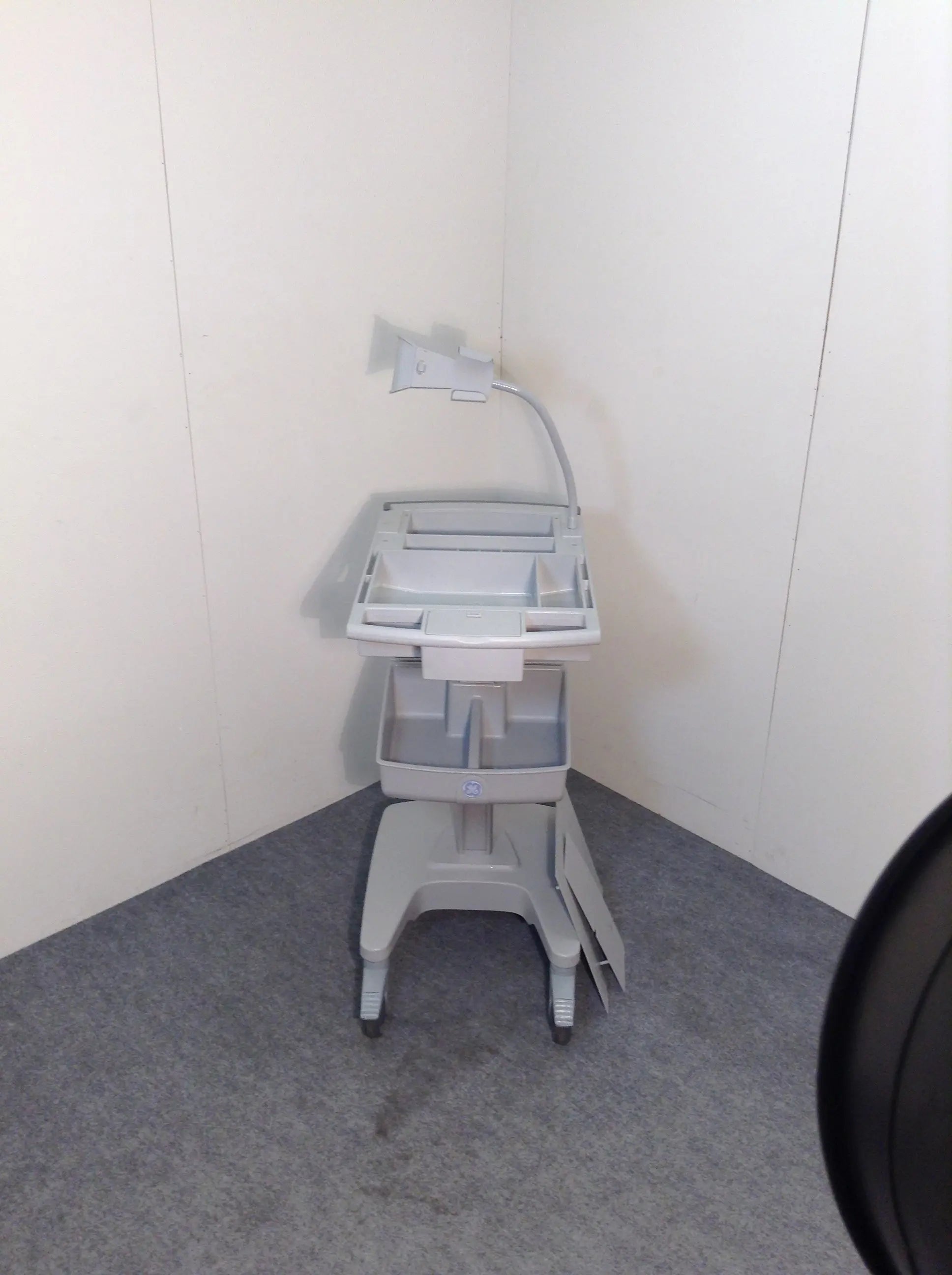 Load image into Gallery viewer, A Biomedical Service GE Modular MAC Trolley Rolling Cart for 5500 HD, 1200, 1600, 3500, 5000 ECG EKG