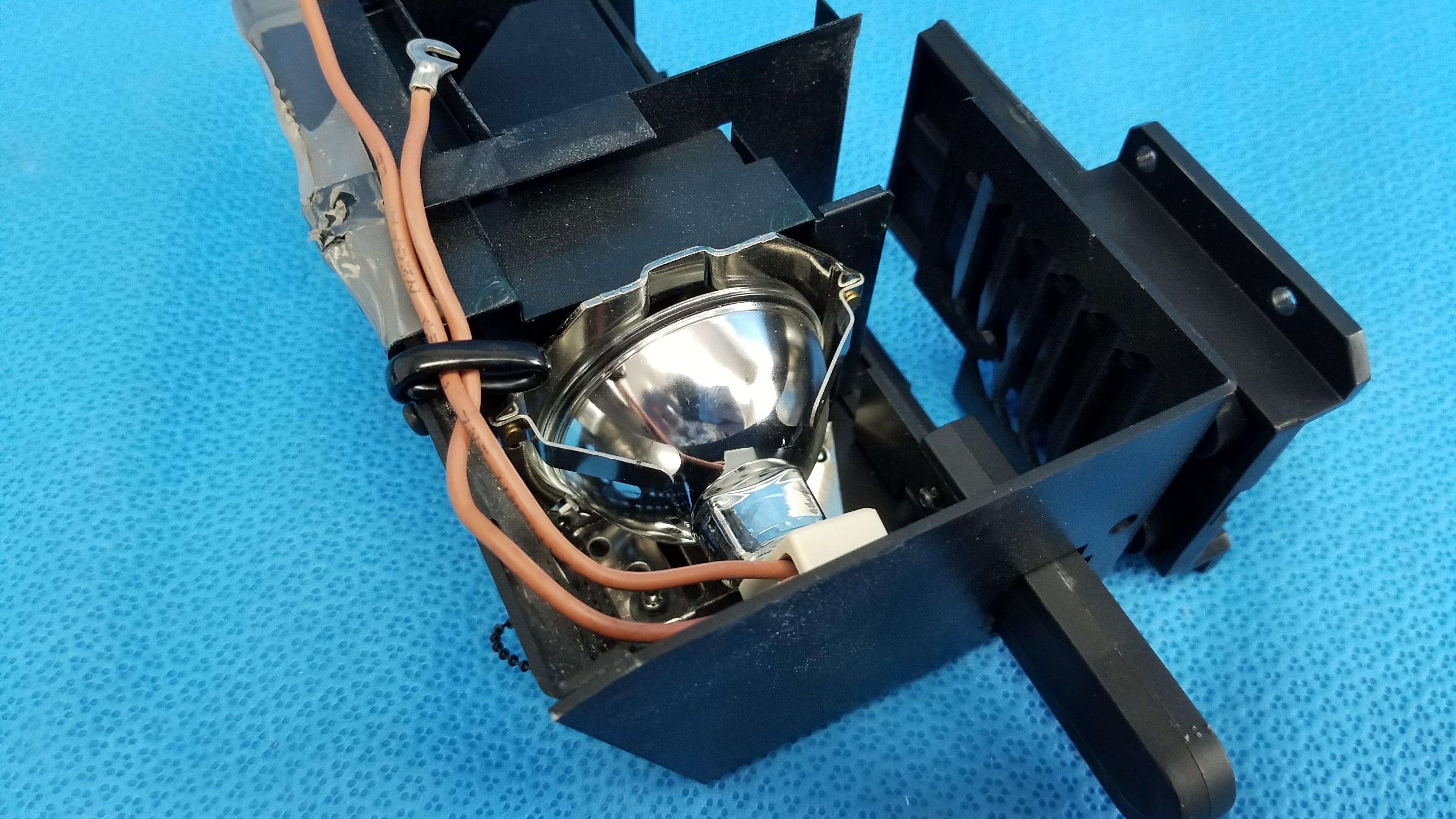 Load image into Gallery viewer, Internal Halogen Illumination Lamp Assembly Part with Housing for Topcon TRC-NW8 Fundus Camera