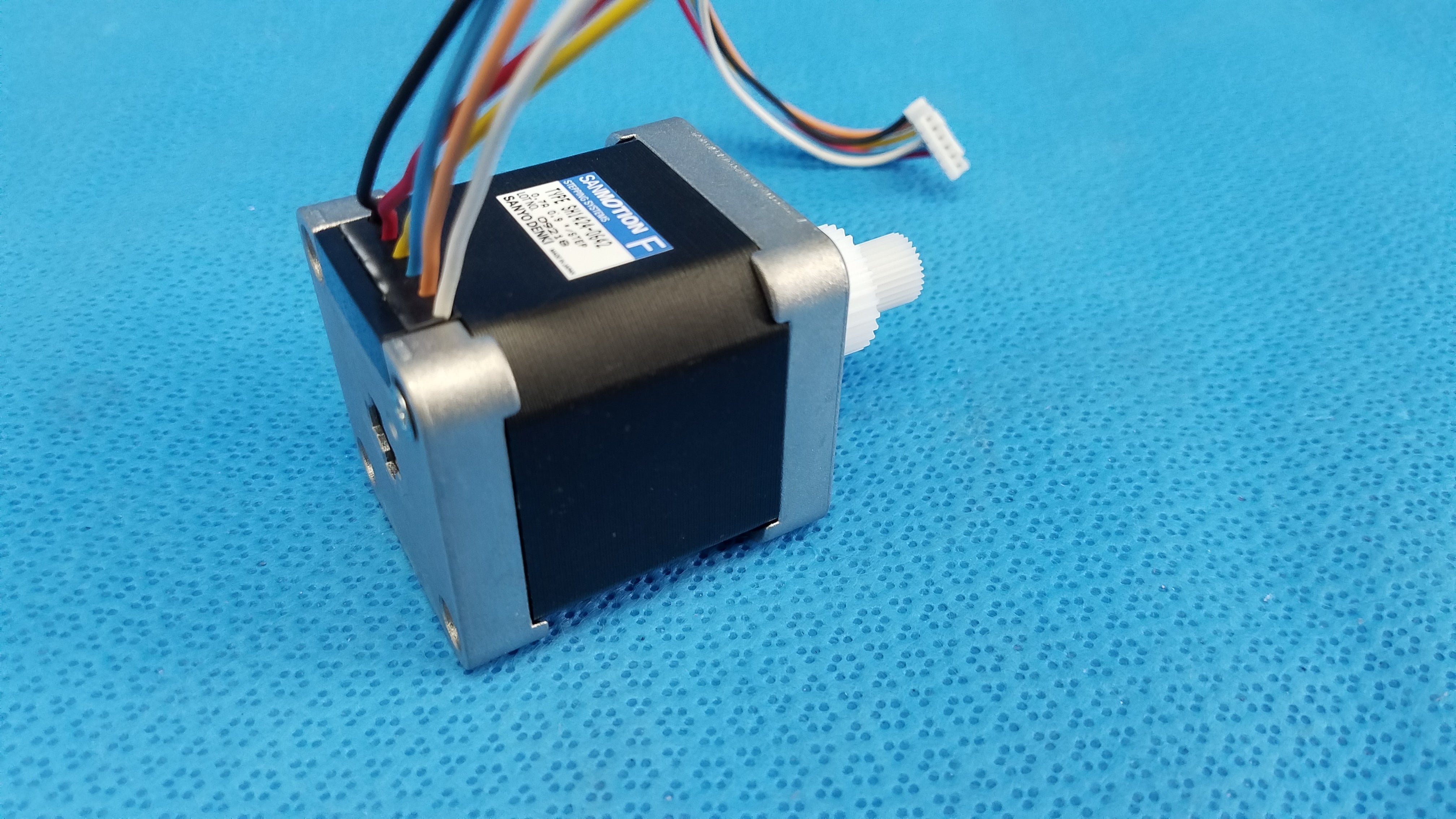 Load image into Gallery viewer, Internal Sanyo Denki Stepper Motor Part SH1424-0642 For Topcon TRC-NW8 Fundus Camera