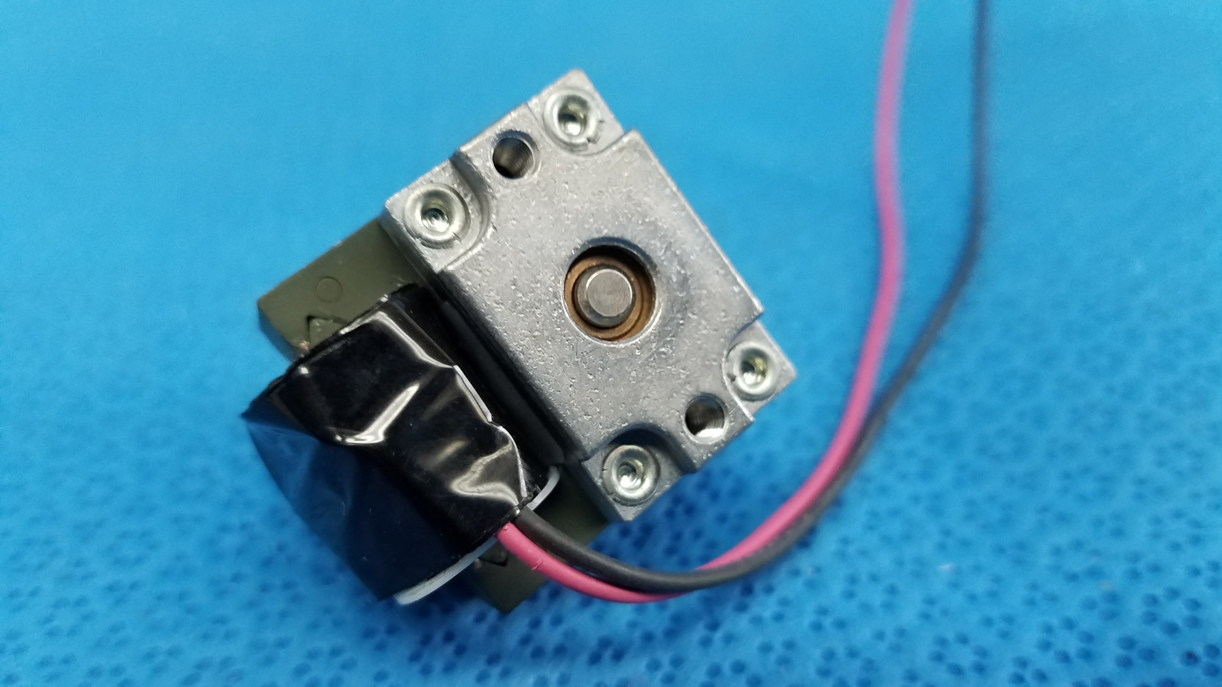 Load image into Gallery viewer, Internal Takano Rotary Solenoid Part SAP1-T115B For Topcon TRC-NW8 Fundus Retinal Camera