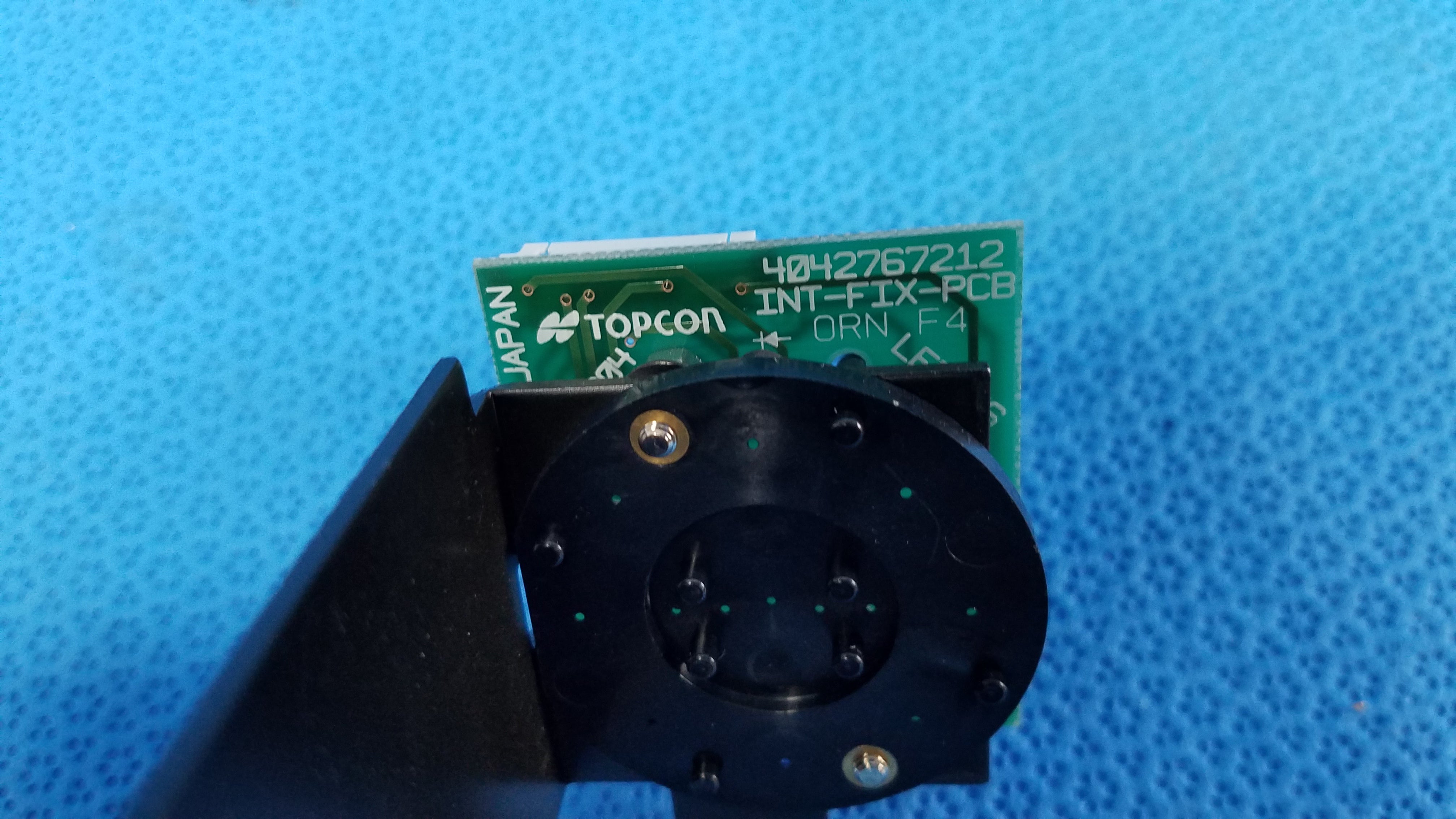 Load image into Gallery viewer, INT-FIX-PCB Internal Fixation Target Circuit Board 4042767212 For Topcon TRC-NW6S Retinal Camera