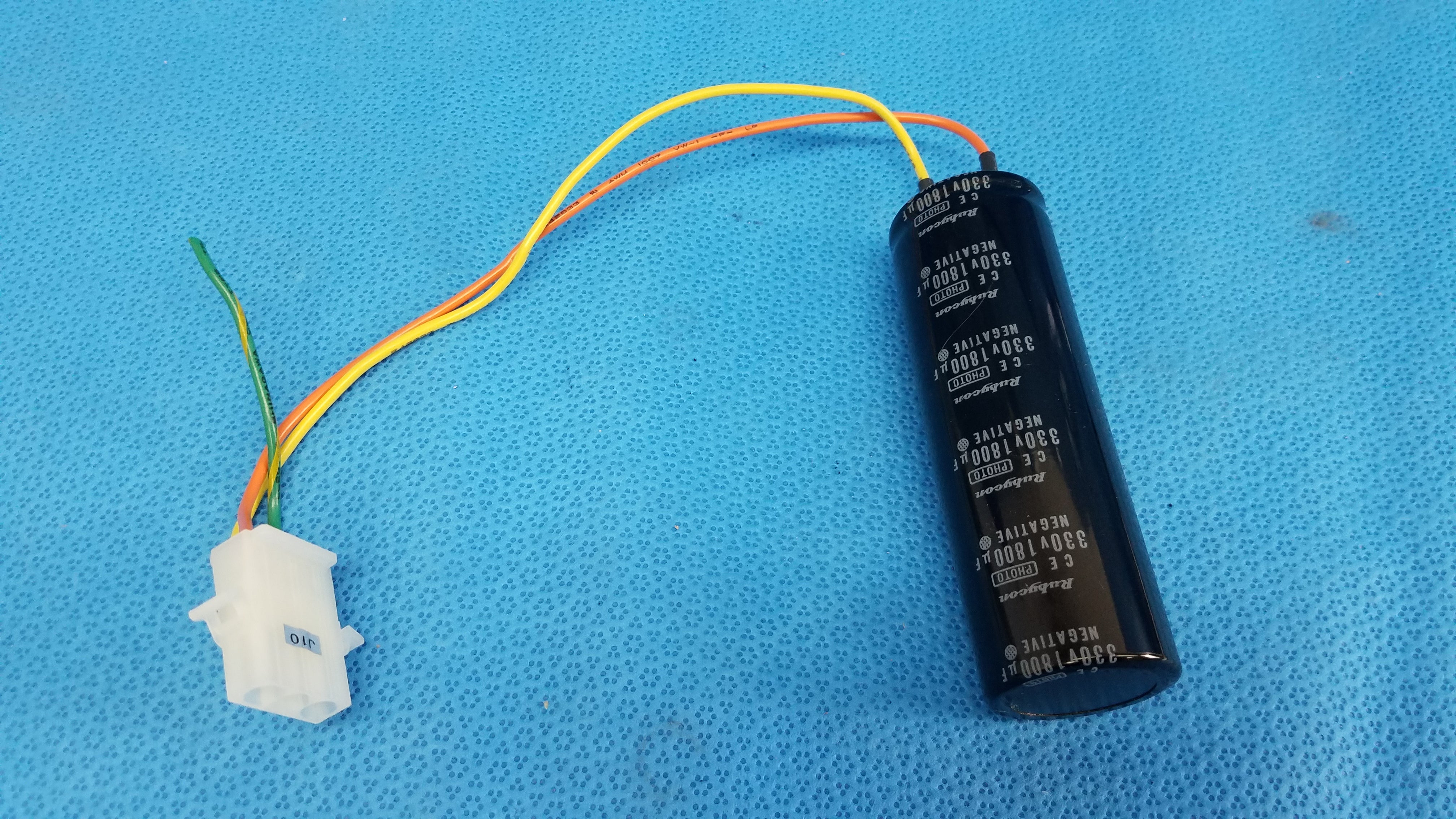Load image into Gallery viewer, Rubycon Photo Capacitor 330V 1800uF For Topcon TRC-NW6S Retinal Camera