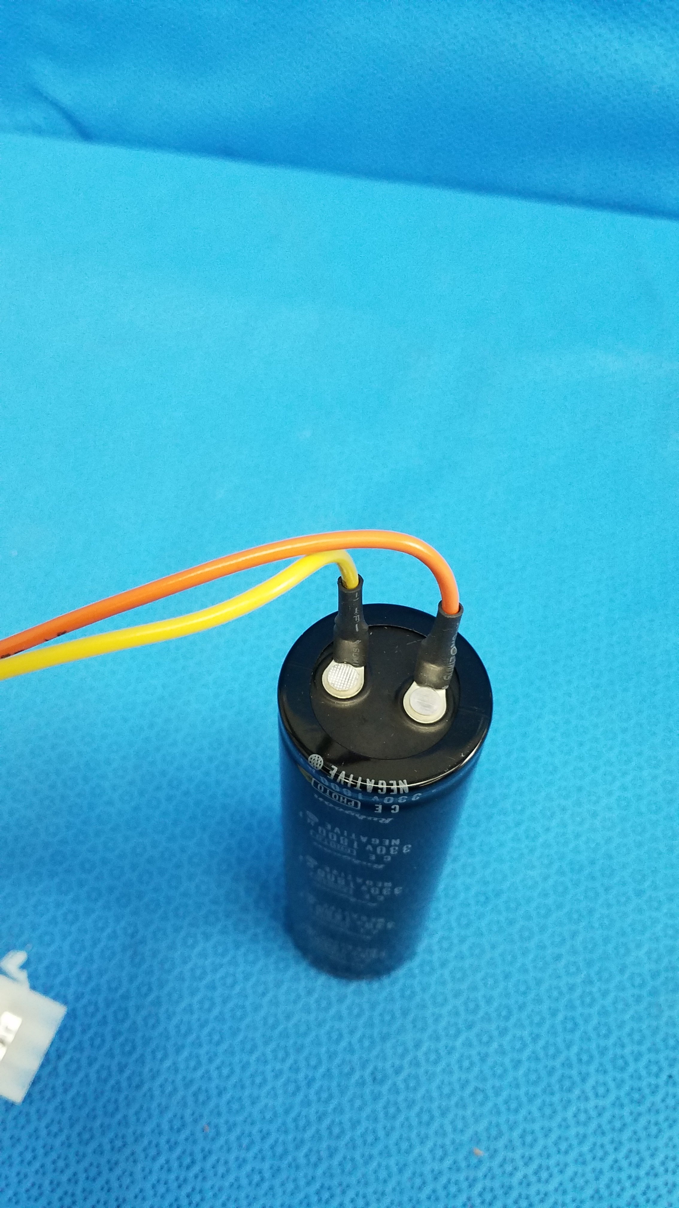 Load image into Gallery viewer, Rubycon Photo Capacitor 330V 1800uF For Topcon TRC-NW6S Retinal Camera
