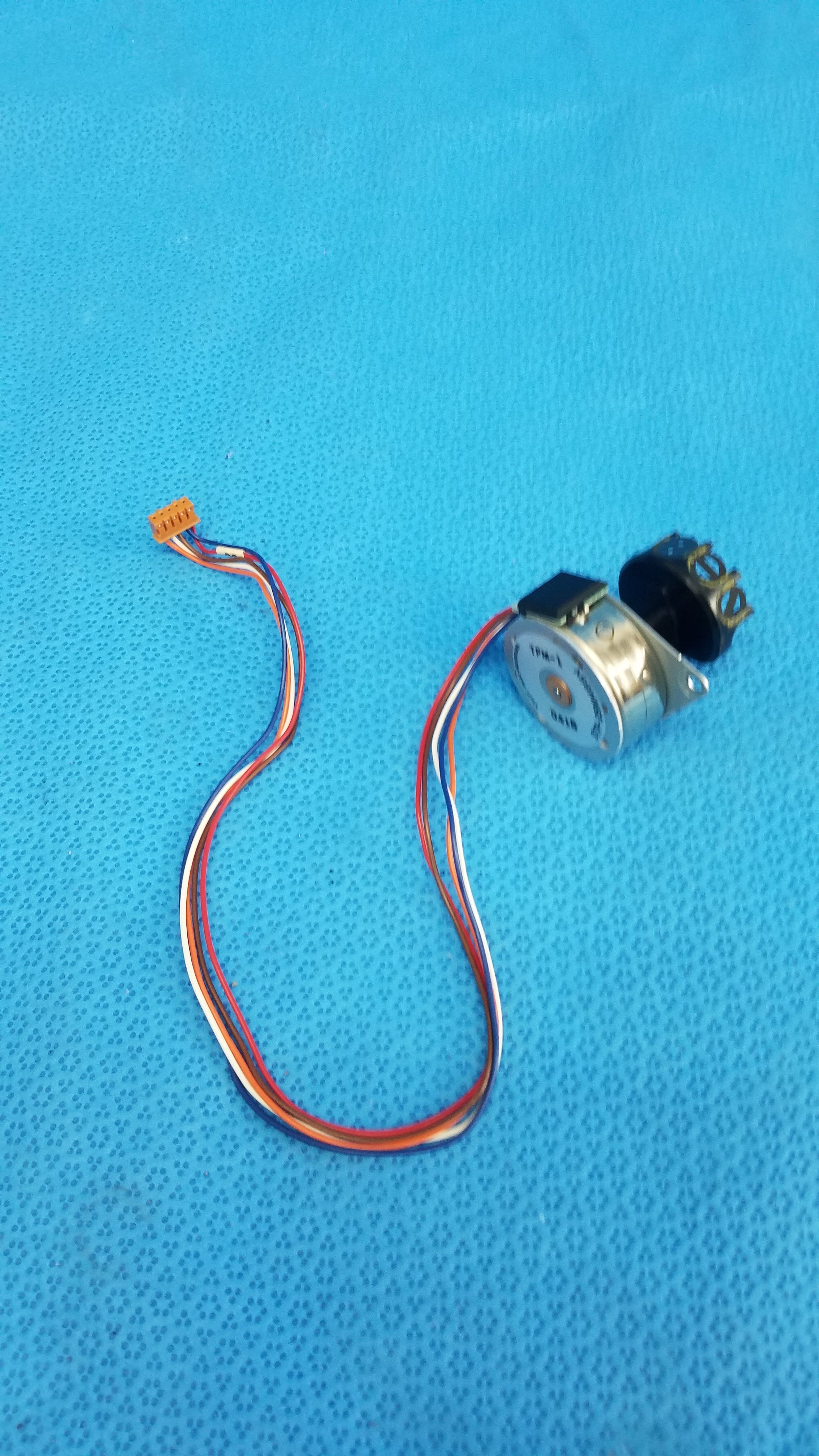 Load image into Gallery viewer, Seiko Epson STP-35N148SV Internal Shutter Stepper Motor Assembly For Topcon TRC-NW6S Retinal Camera