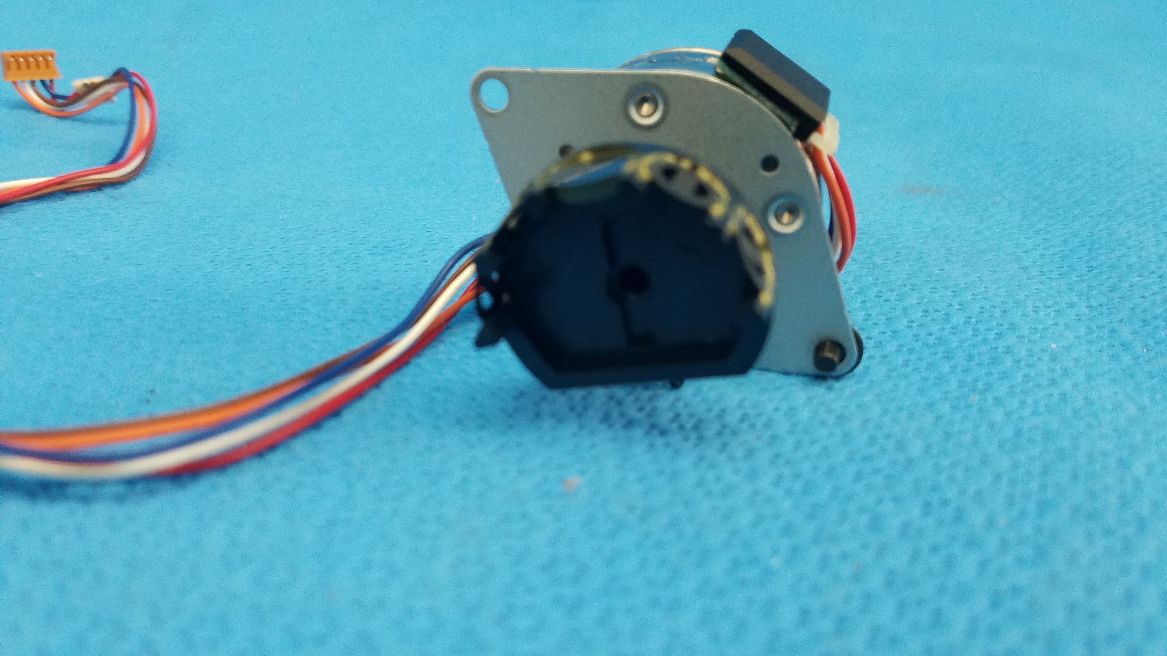 Load image into Gallery viewer, Seiko Epson STP-35N148SV Internal Shutter Stepper Motor Assembly For Topcon TRC-NW6S Retinal Camera