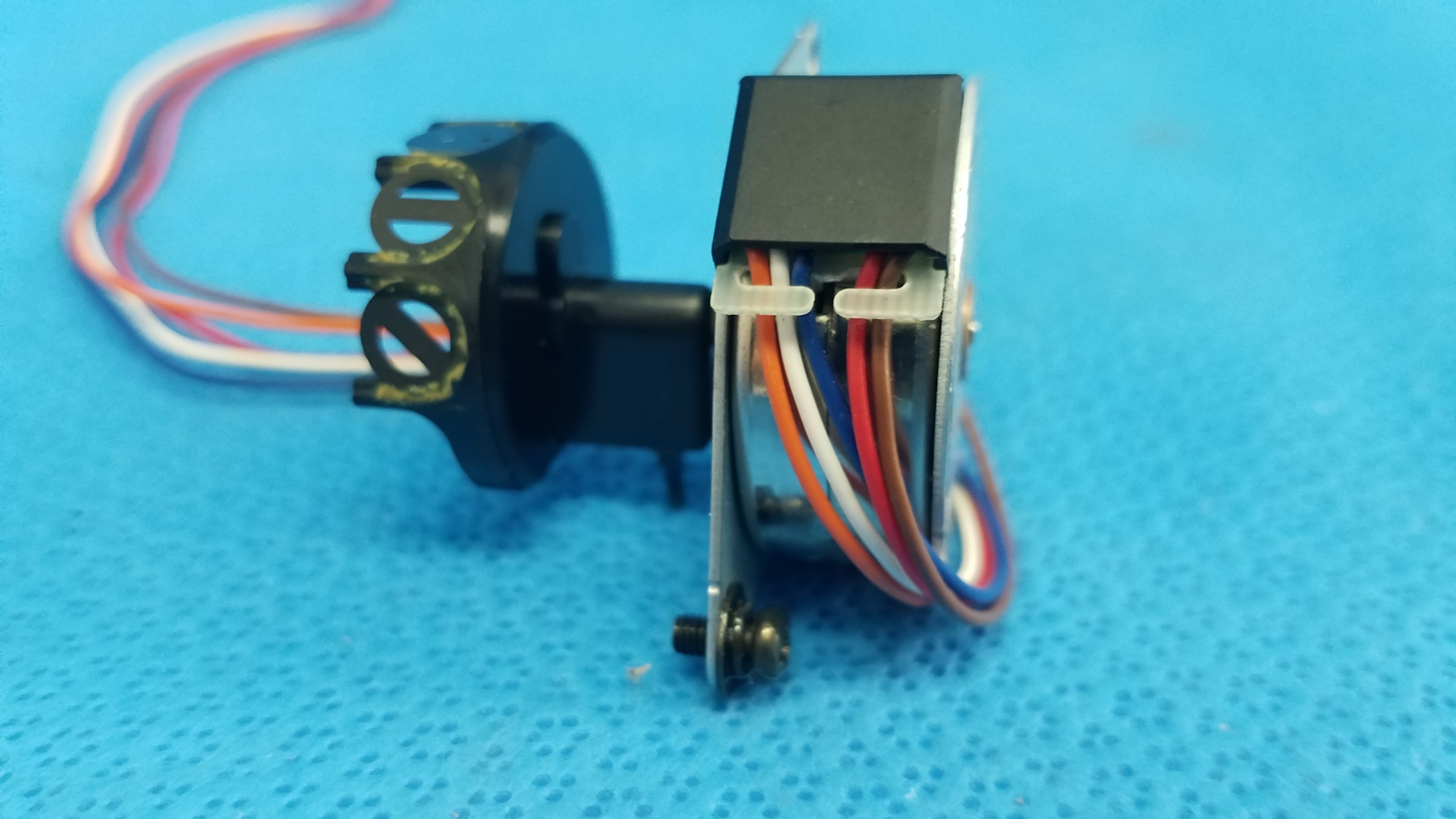 Load image into Gallery viewer, Seiko Epson STP-35N148SV Internal Shutter Stepper Motor Assembly For Topcon TRC-NW6S Retinal Camera