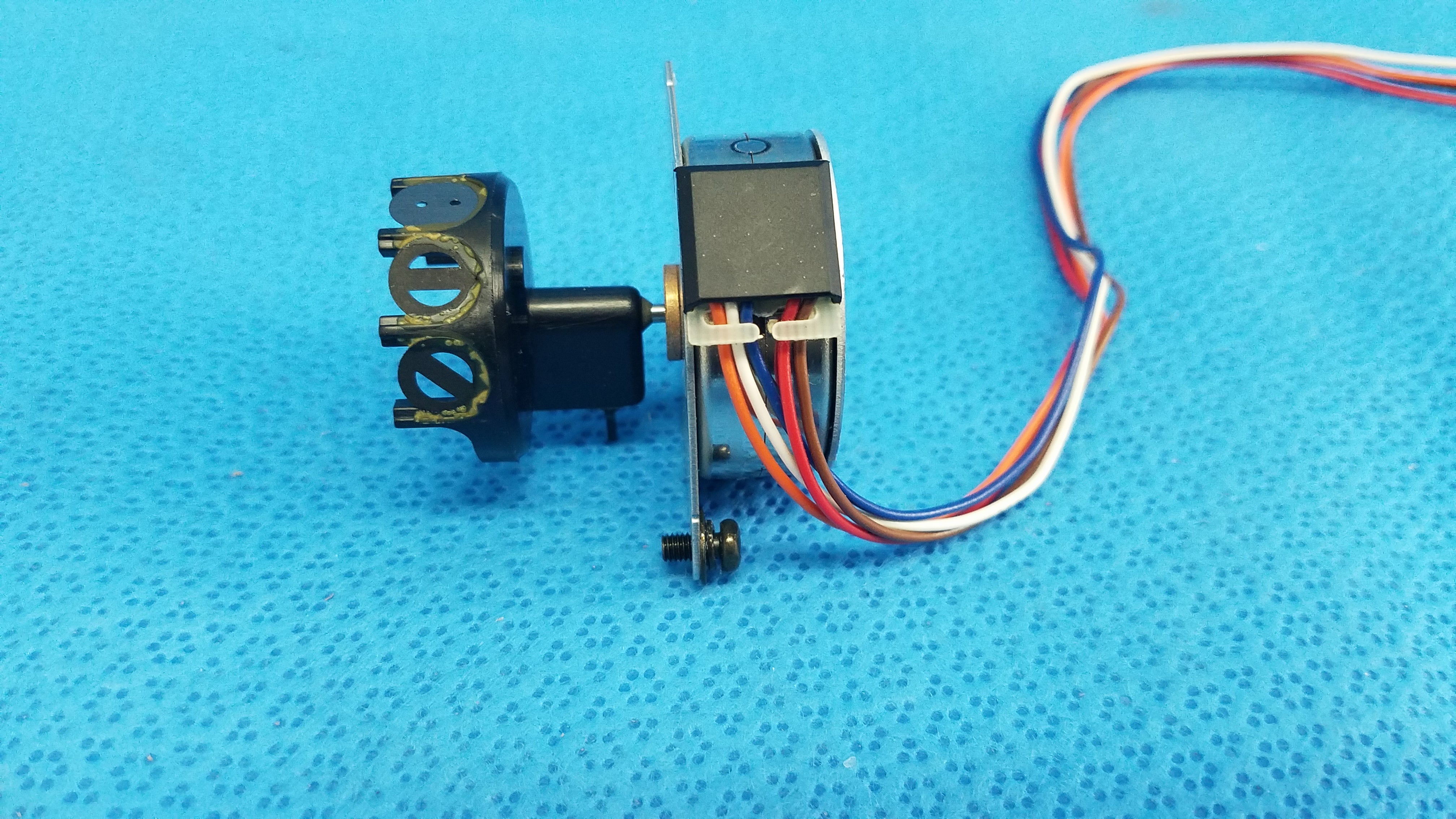 Load image into Gallery viewer, Seiko Epson STP-35N148SV Internal Shutter Stepper Motor Assembly For Topcon TRC-NW6S Retinal Camera