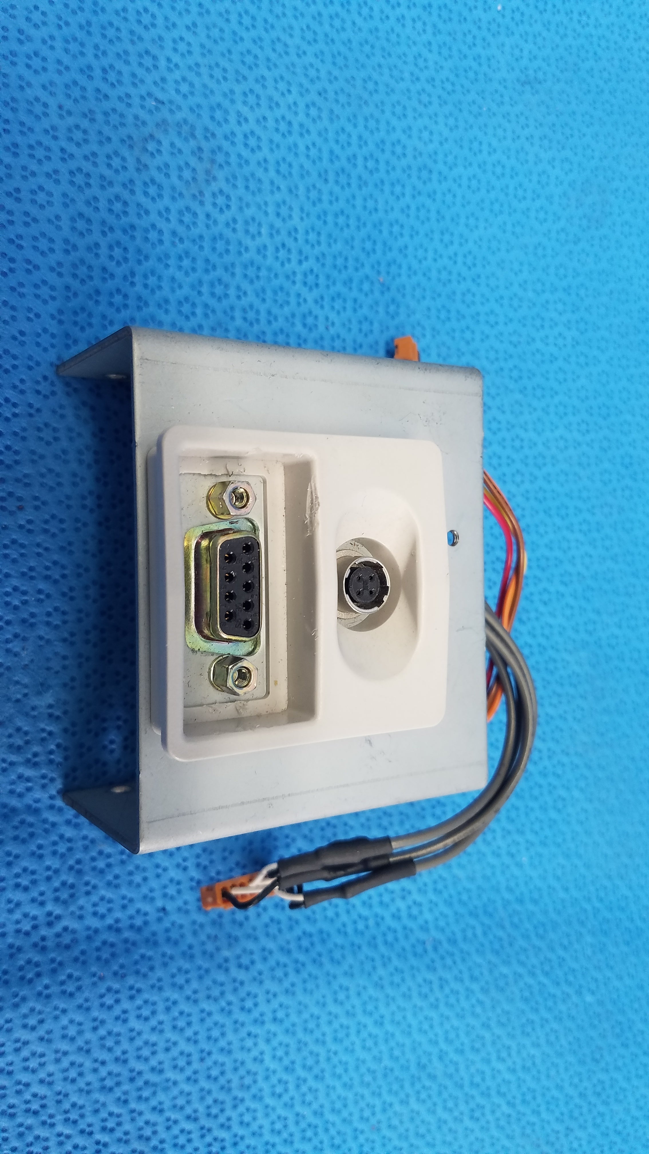Load image into Gallery viewer, I/O Data Port Interface Panel Chassis Assembly With DB9 &amp; Mini-DIN Connectors For Topcon TRC-NW6S Retinal Camera