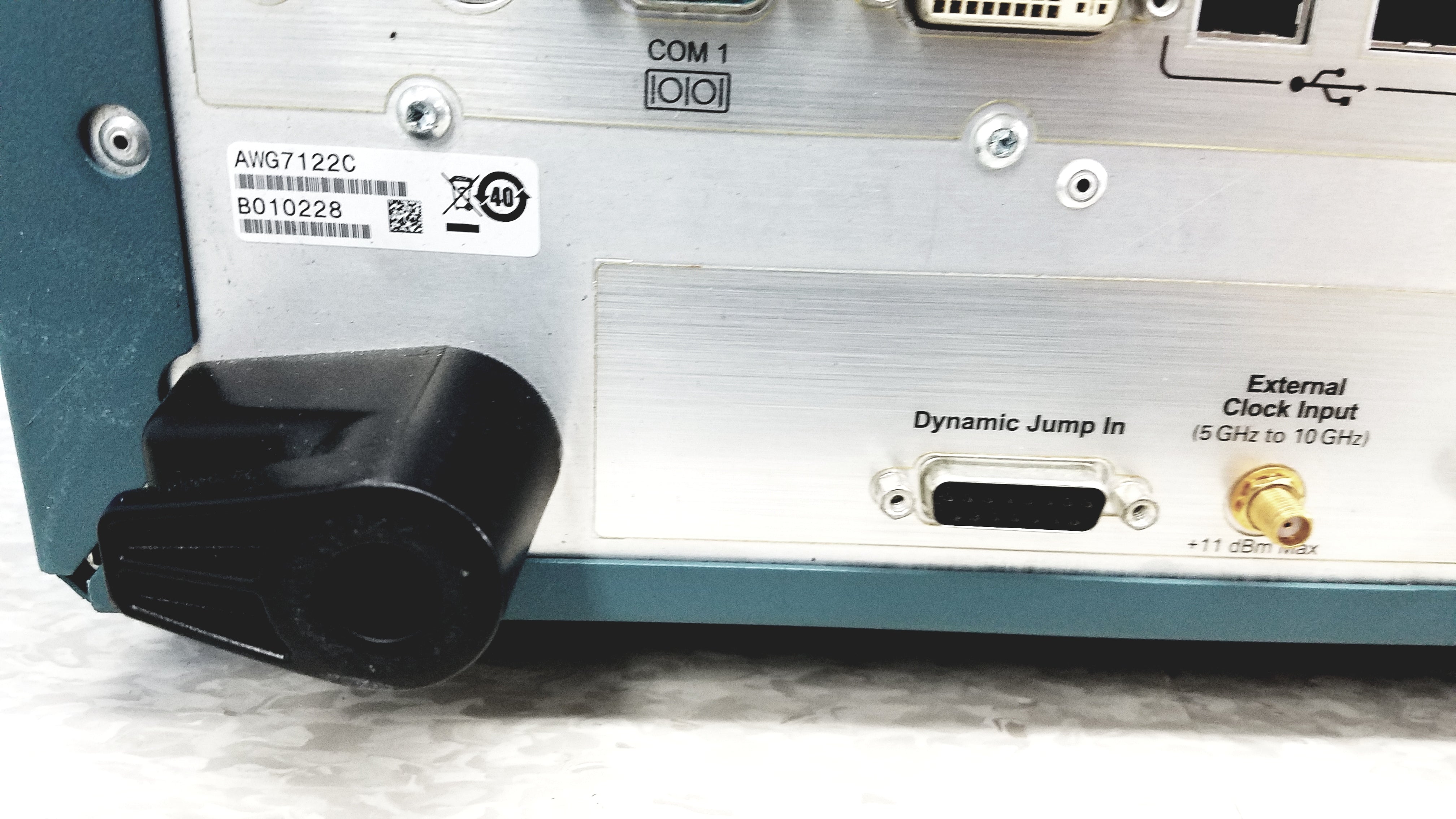 Load image into Gallery viewer, Tektronix AWG7122C Arbitrary Waveform Generator 24 GS/s