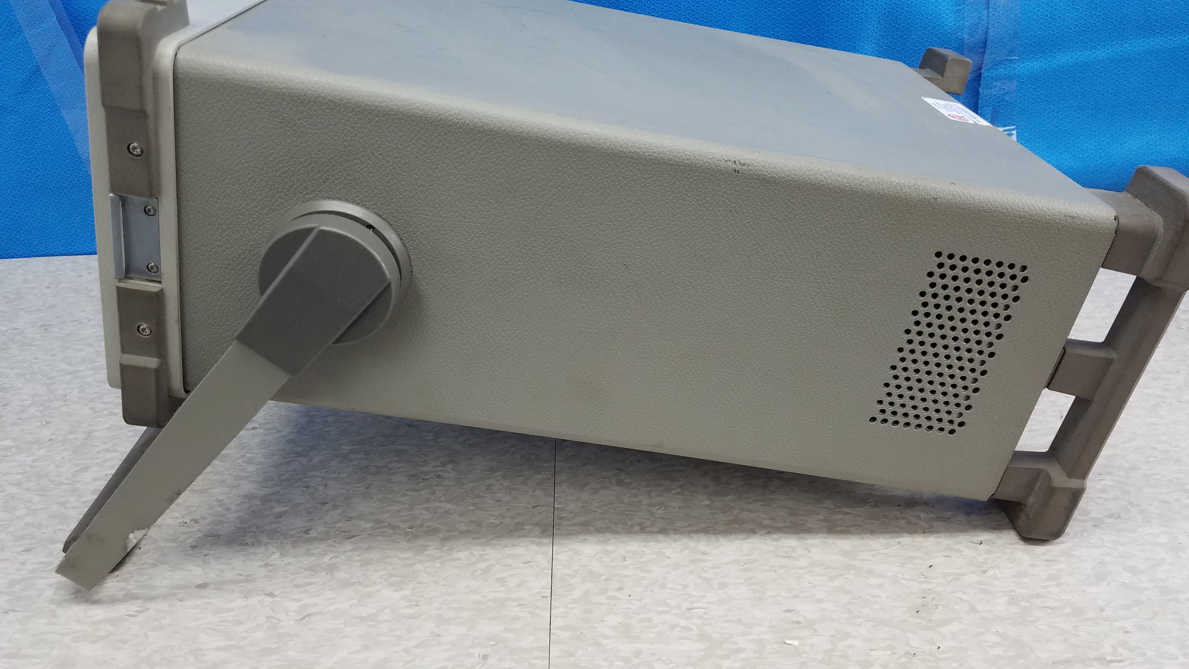 Load image into Gallery viewer, HP Hewlett Packard 8920A RF Communications Test Set With Bag  0.4-1000 MHz
