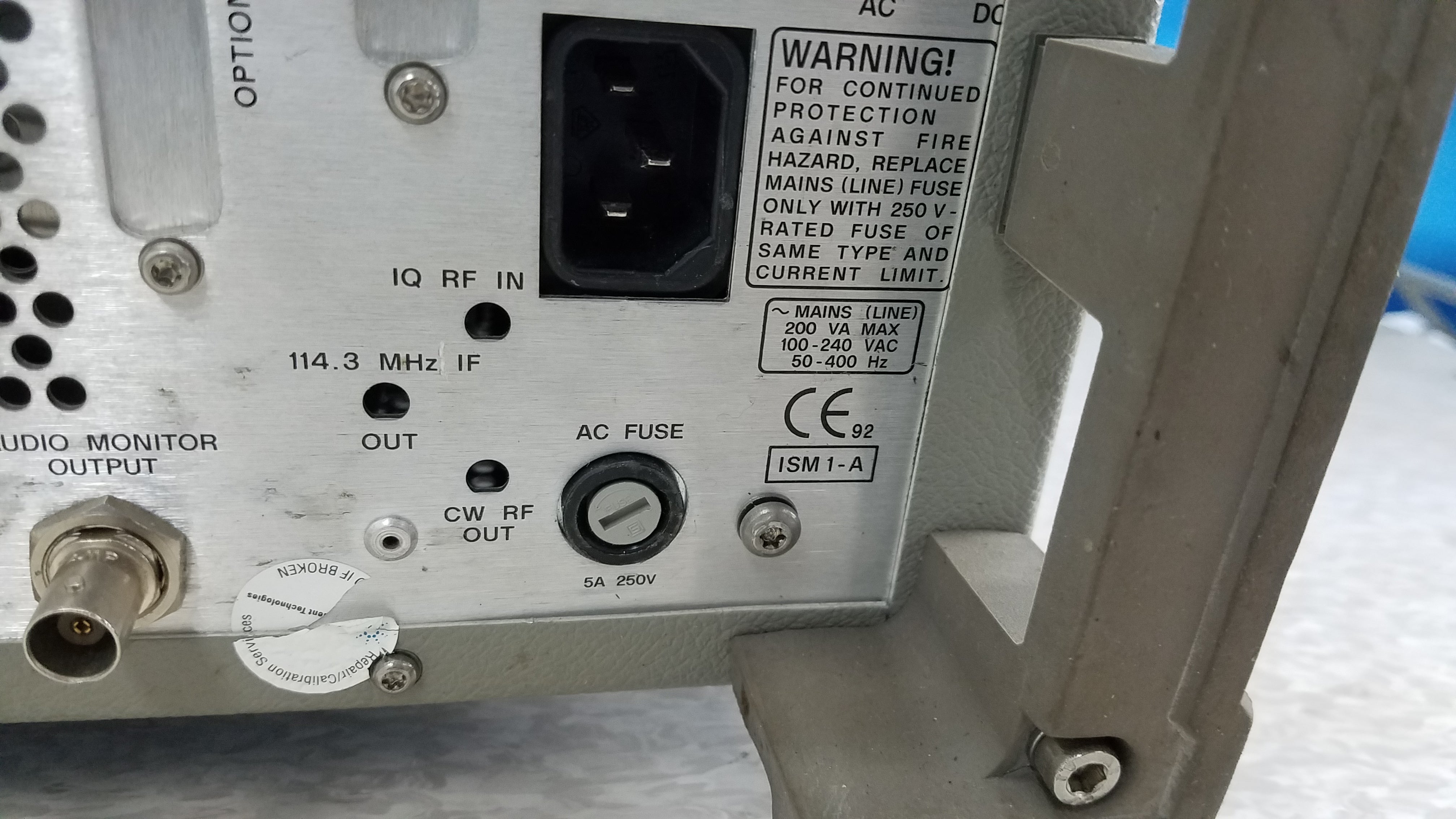 Load image into Gallery viewer, HP Hewlett Packard 8920A RF Communications Test Set With Bag  0.4-1000 MHz