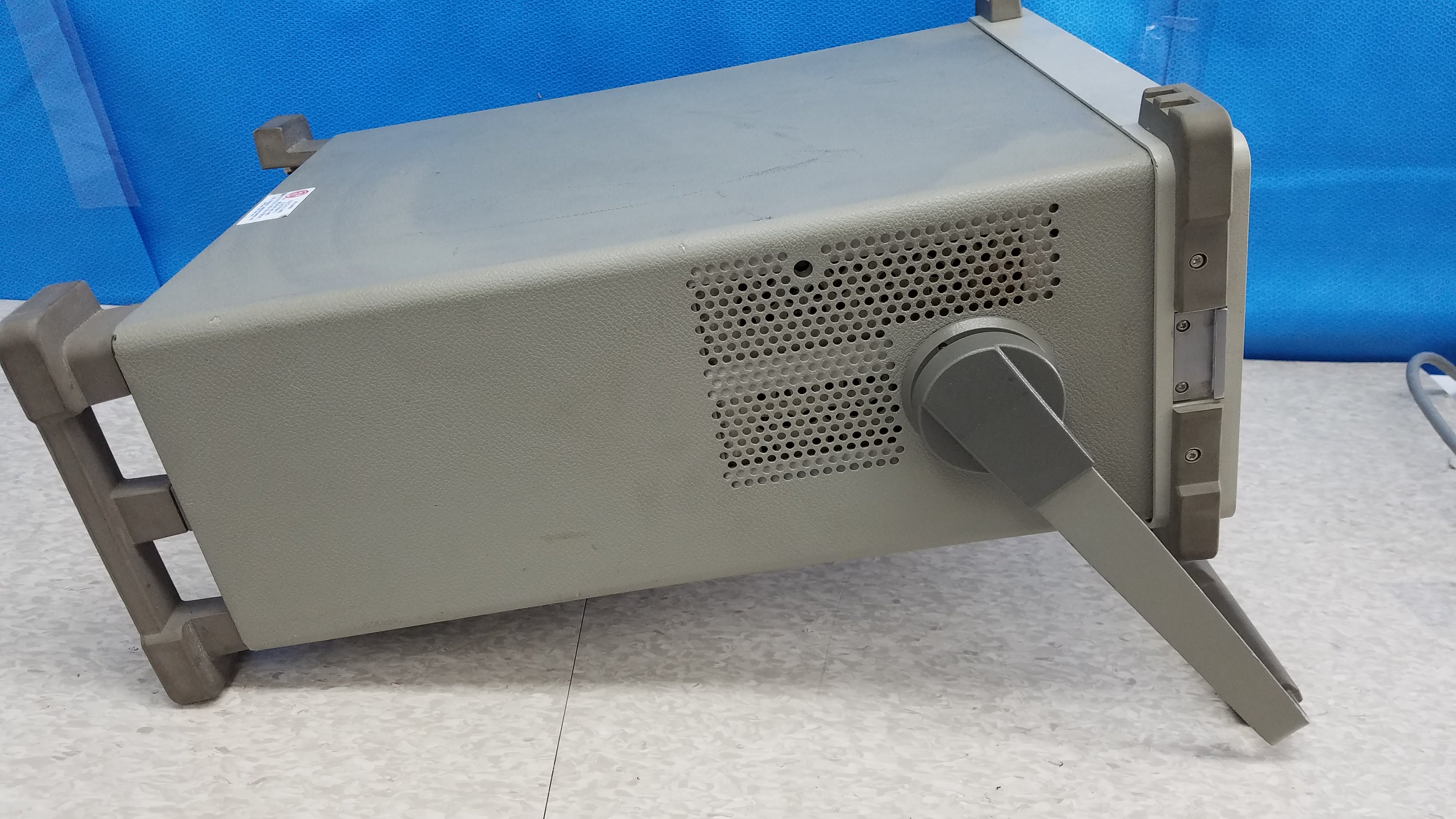 Load image into Gallery viewer, HP Hewlett Packard 8920A RF Communications Test Set With Bag  0.4-1000 MHz