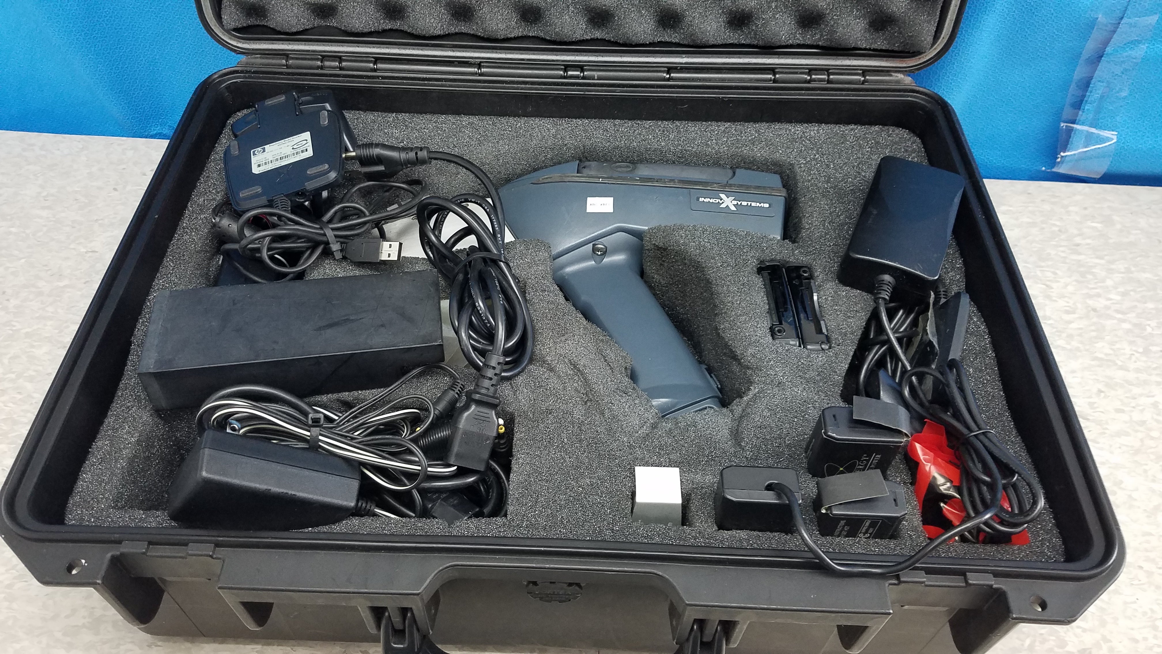 Load image into Gallery viewer, Innov-X Systems a-4000 S Alpha Handheld ARC_XRF1 Analyzer Spectrometer Kit