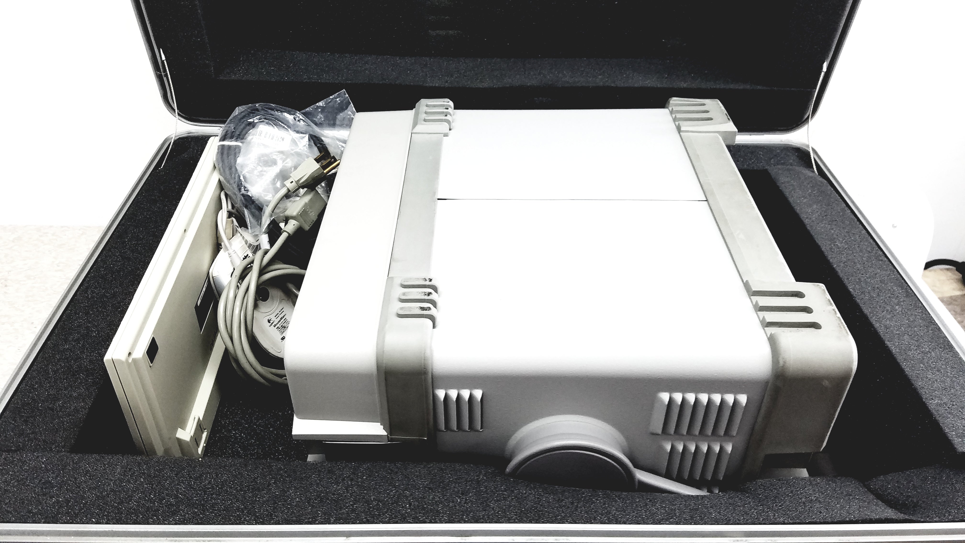 Load image into Gallery viewer, Hewlett Packard 8147 Optical Time Domain Reflectometer With Accessories &amp; Case