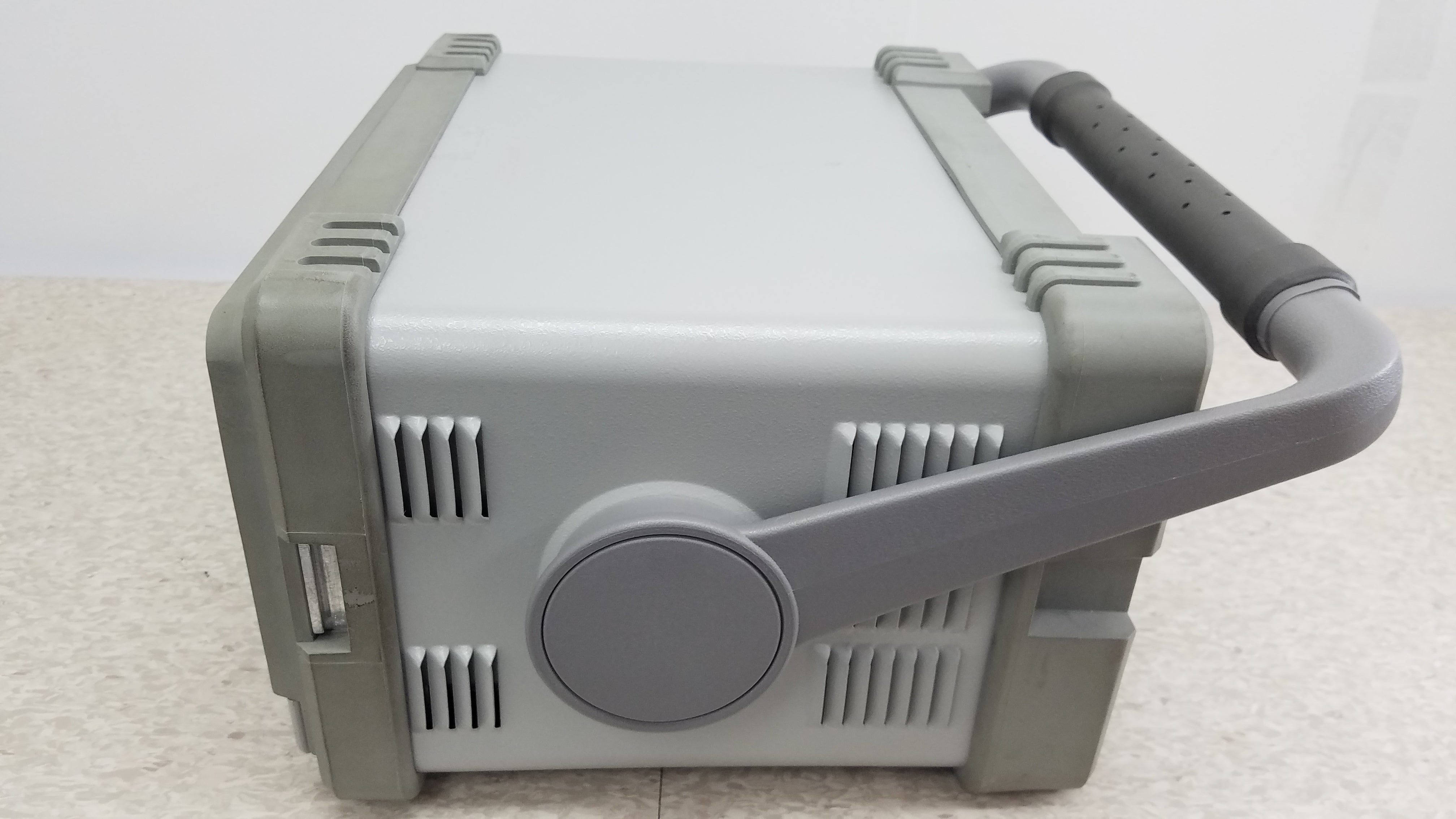 Load image into Gallery viewer, Hewlett Packard 8147 Optical Time Domain Reflectometer With Accessories &amp; Case