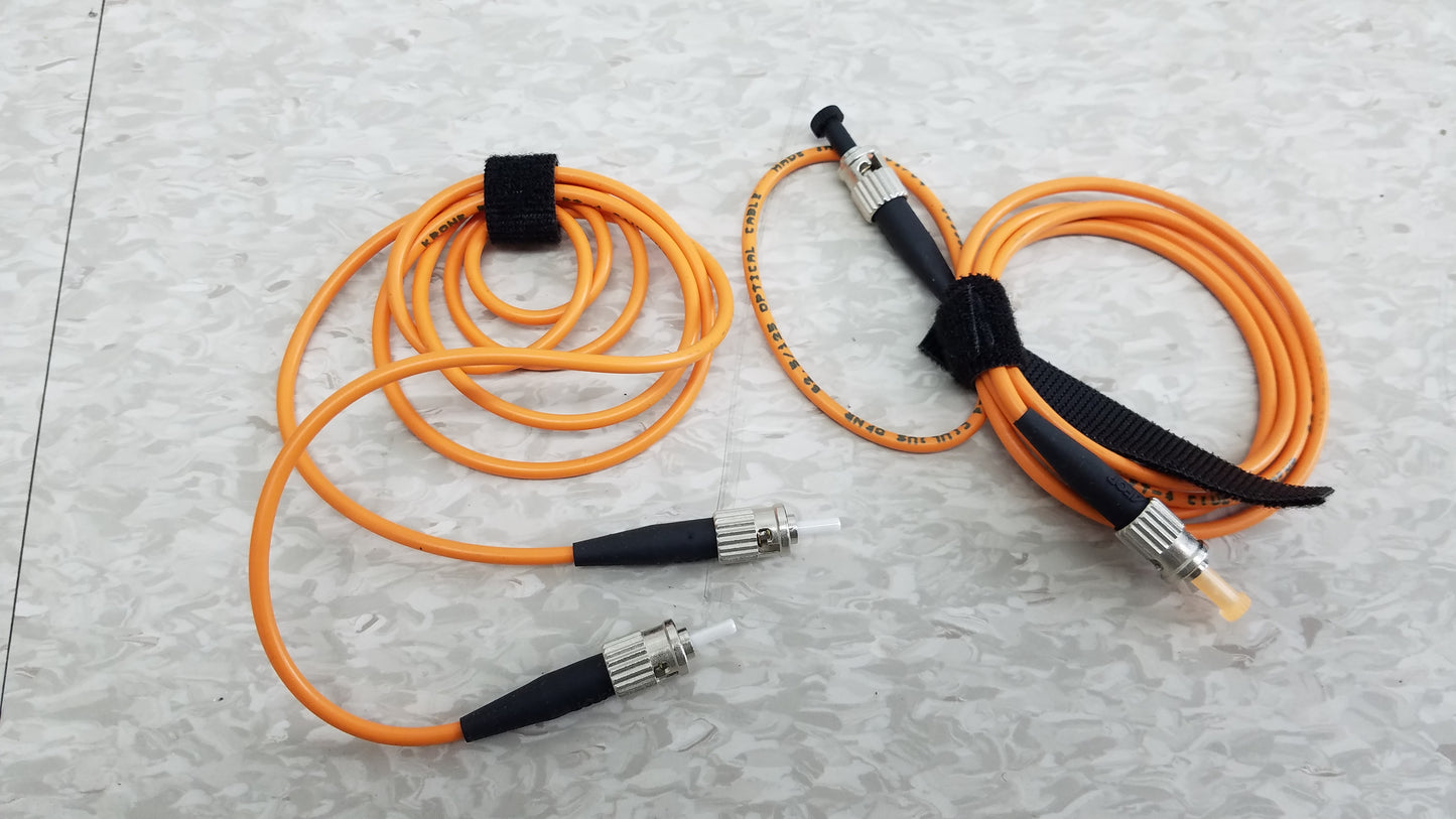 Fluke Networks FOS 850/1300 Fiber Optic Source With Cables & Case