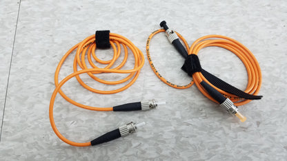 Fluke Networks FOS 850/1300 Fiber Optic Source With Cables & Case