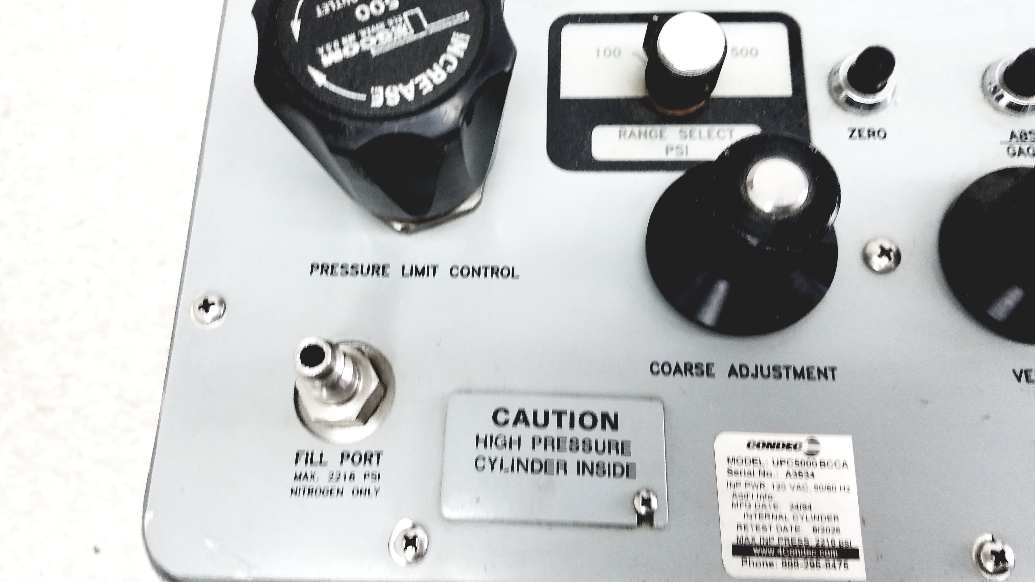 Load image into Gallery viewer, Eaton UPC5000 Consolidated Controls Pressure Calibration Standard With Case