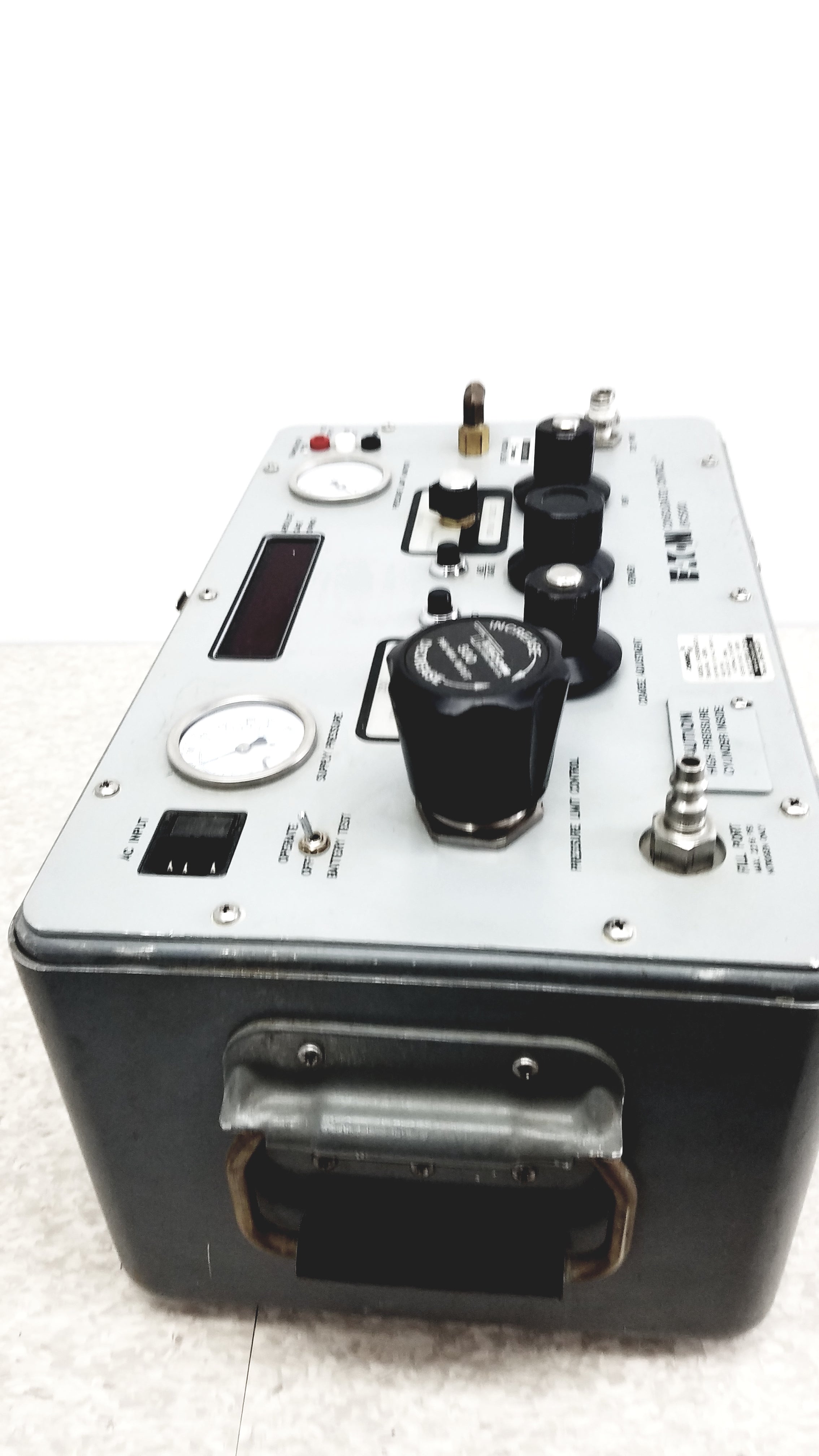 Load image into Gallery viewer, Eaton UPC5000 Consolidated Controls Pressure Calibration Standard With Case