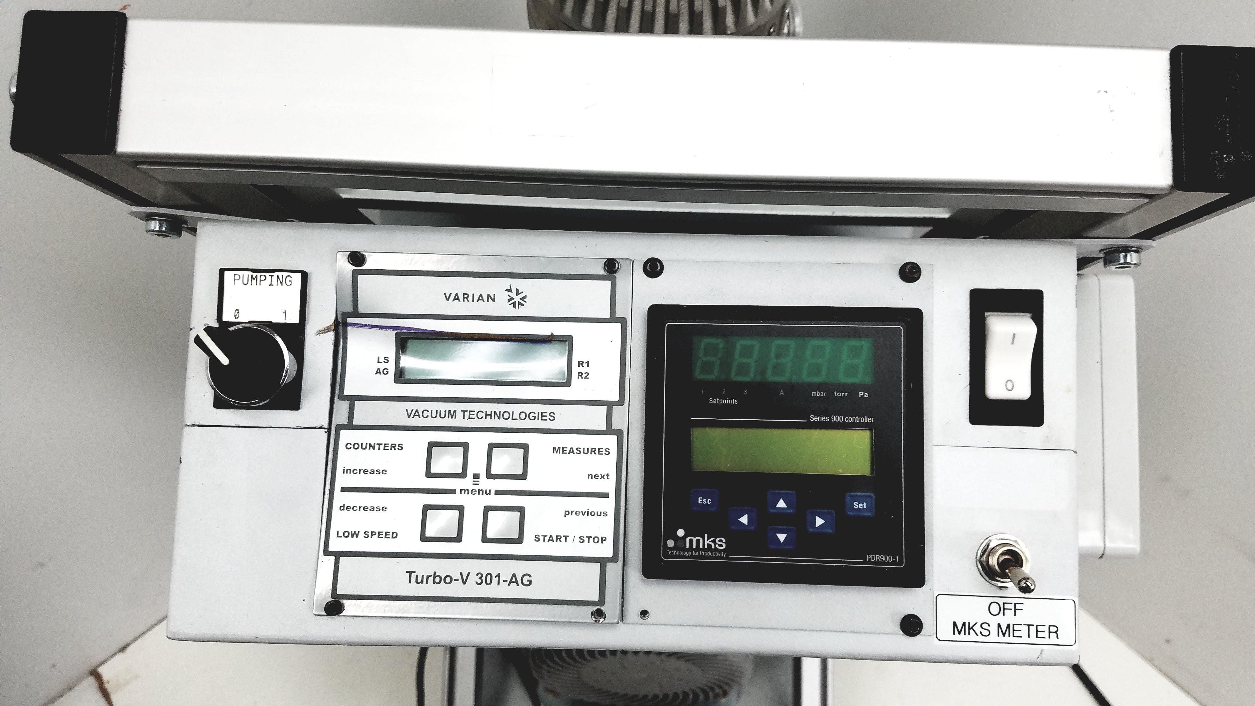 Load image into Gallery viewer, Varian Turbo-V 301-AG Navigator Vacuum Pump System With Agilent IDP15 Dry Scroll Pump &amp; Cart