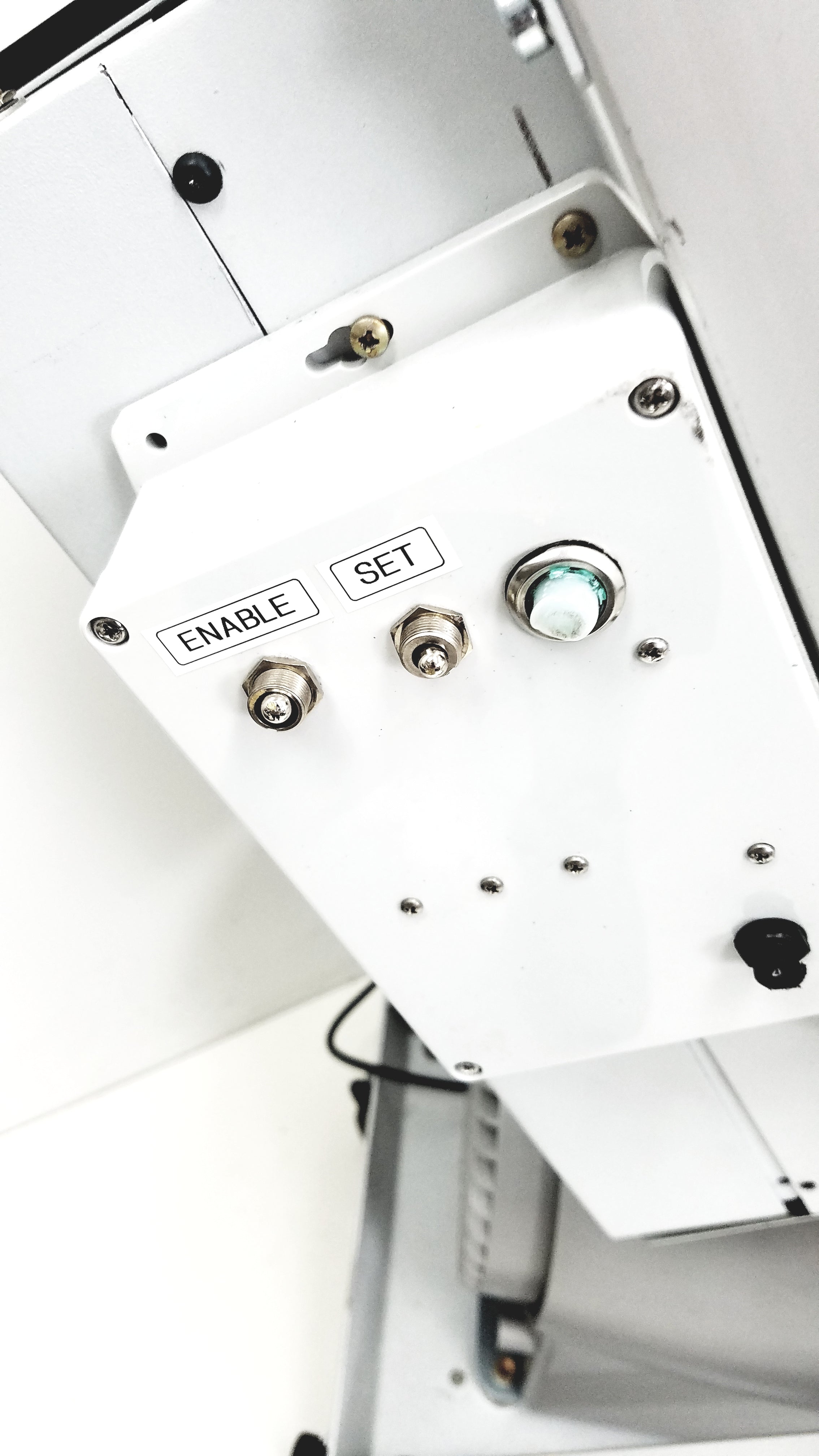 Load image into Gallery viewer, Varian Turbo-V 301-AG Navigator Vacuum Pump System With Agilent IDP15 Dry Scroll Pump &amp; Cart