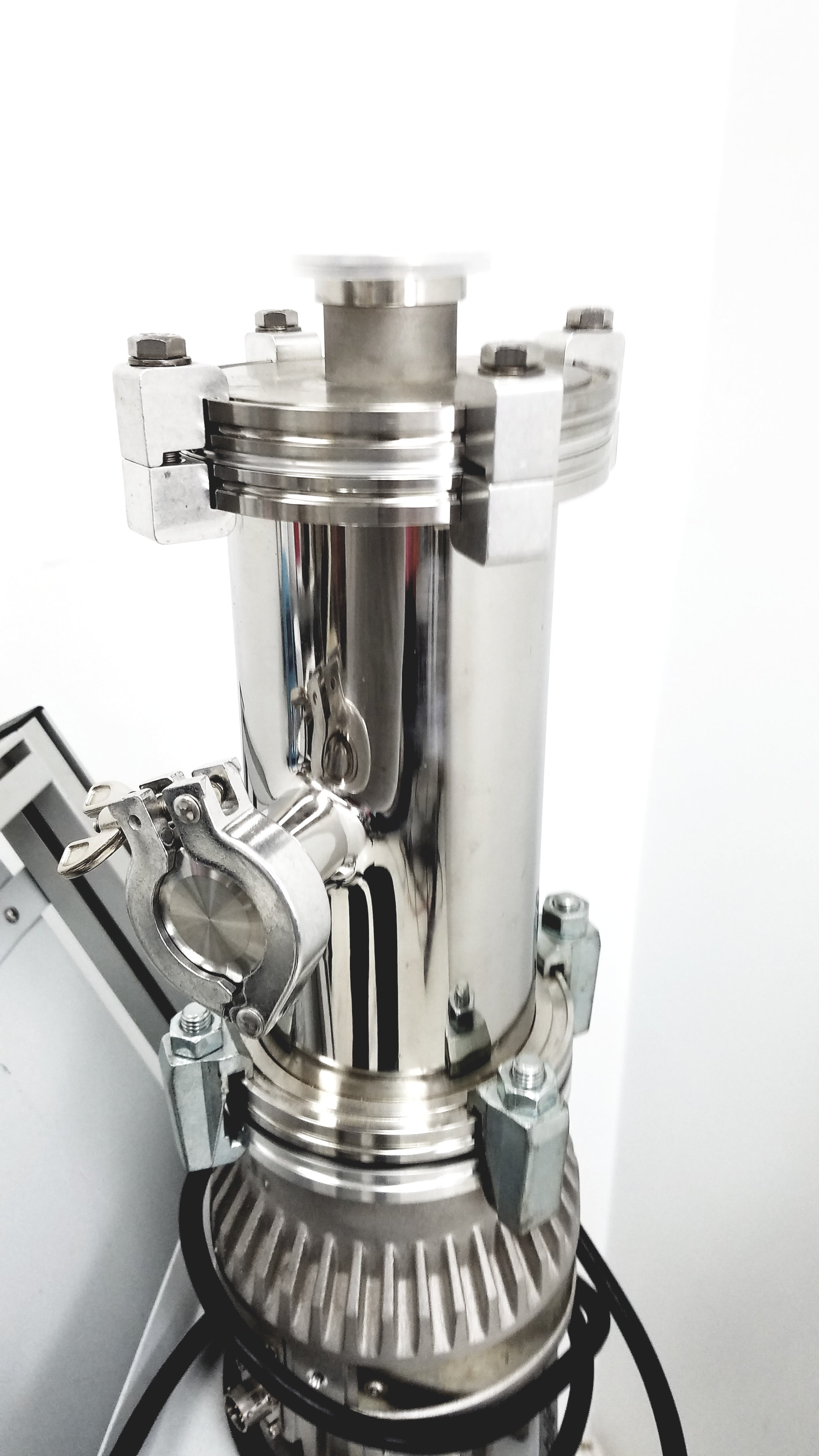 Load image into Gallery viewer, Varian Turbo-V 301-AG Navigator Vacuum Pump System With Agilent IDP15 Dry Scroll Pump &amp; Cart