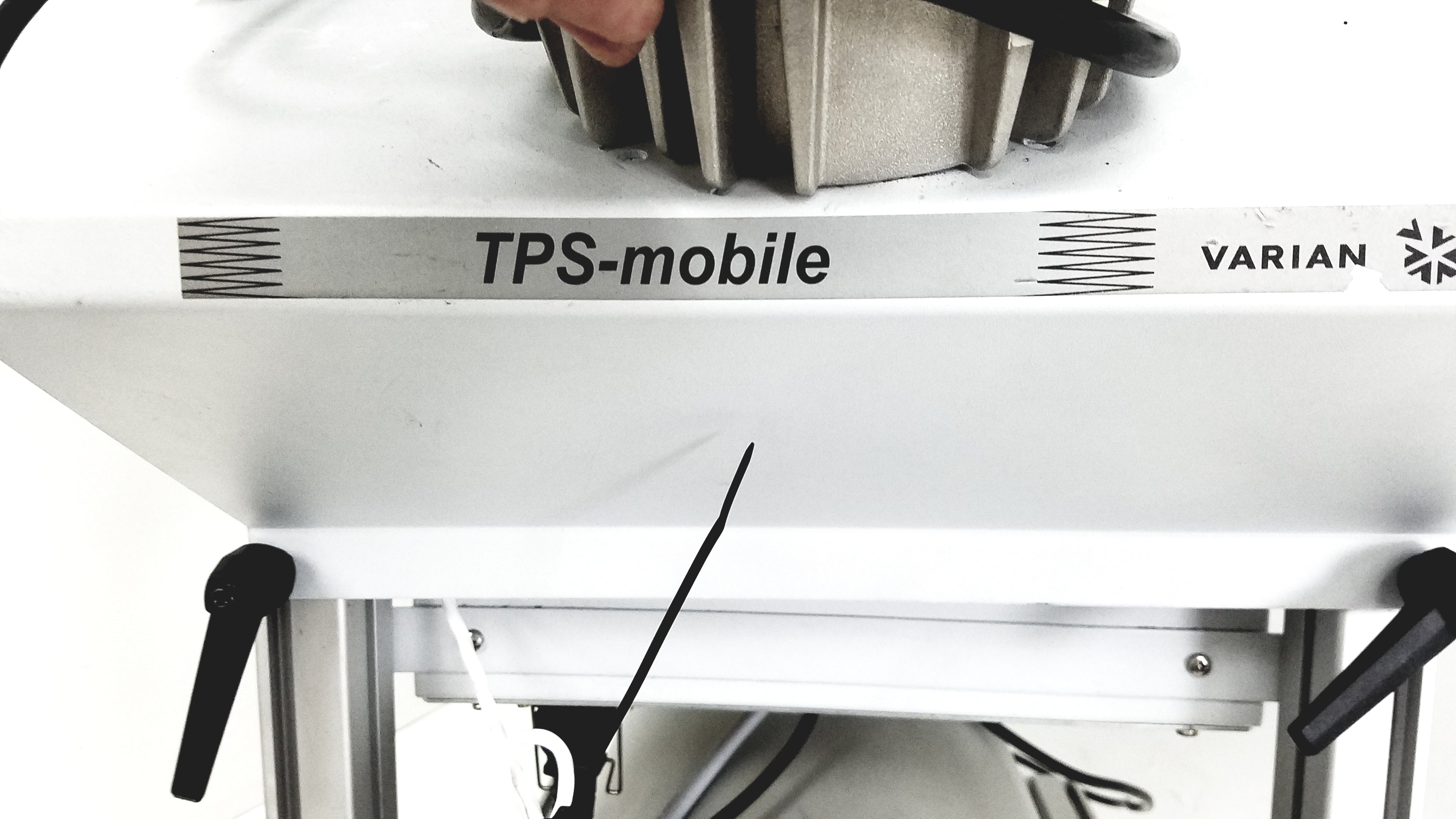 Load image into Gallery viewer, Varian Turbo-V 301-AG Navigator Vacuum Pump System With Agilent IDP15 Dry Scroll Pump &amp; Cart