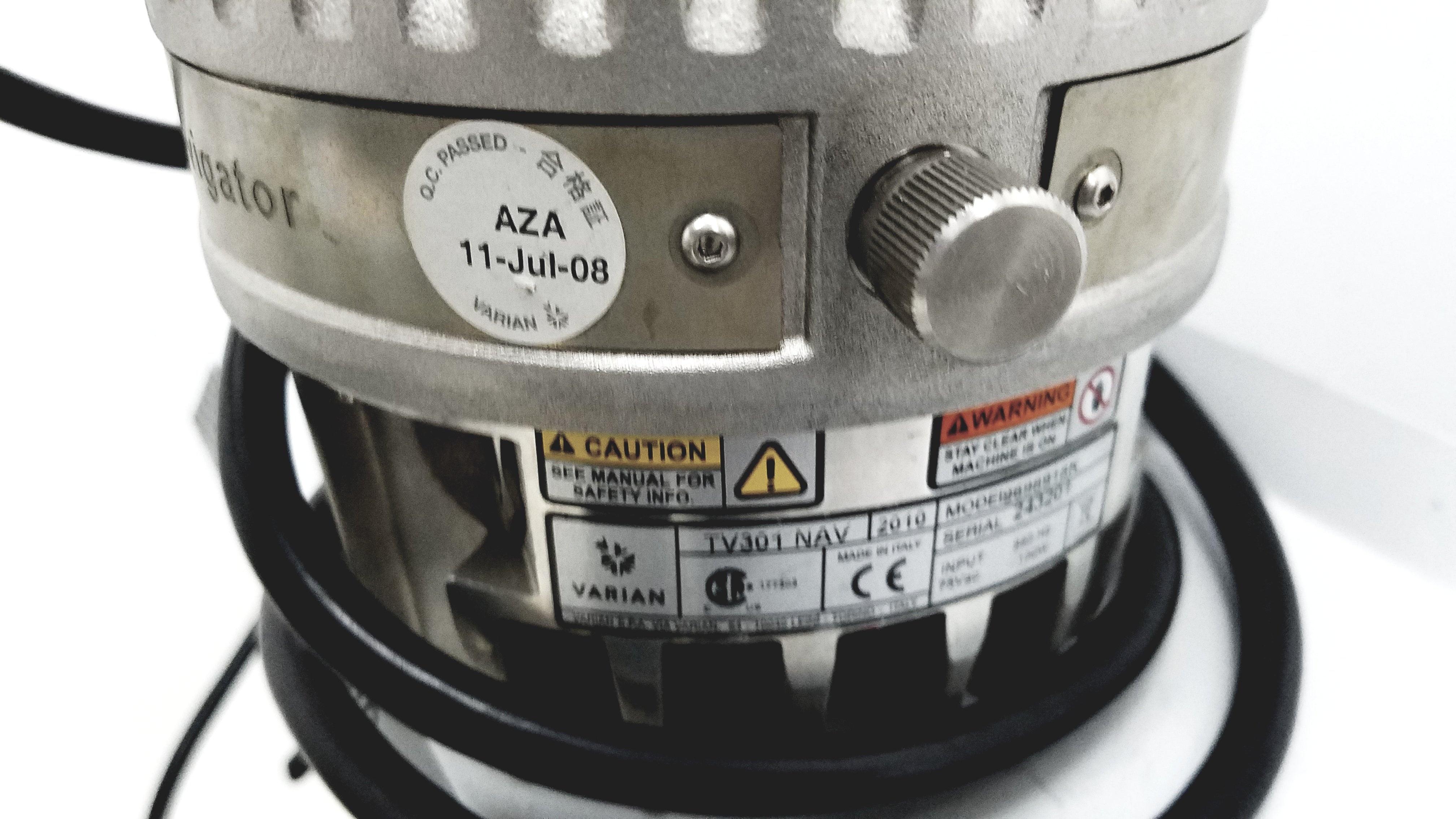 Load image into Gallery viewer, Varian Turbo-V 301-AG Navigator Vacuum Pump System With Agilent IDP15 Dry Scroll Pump &amp; Cart