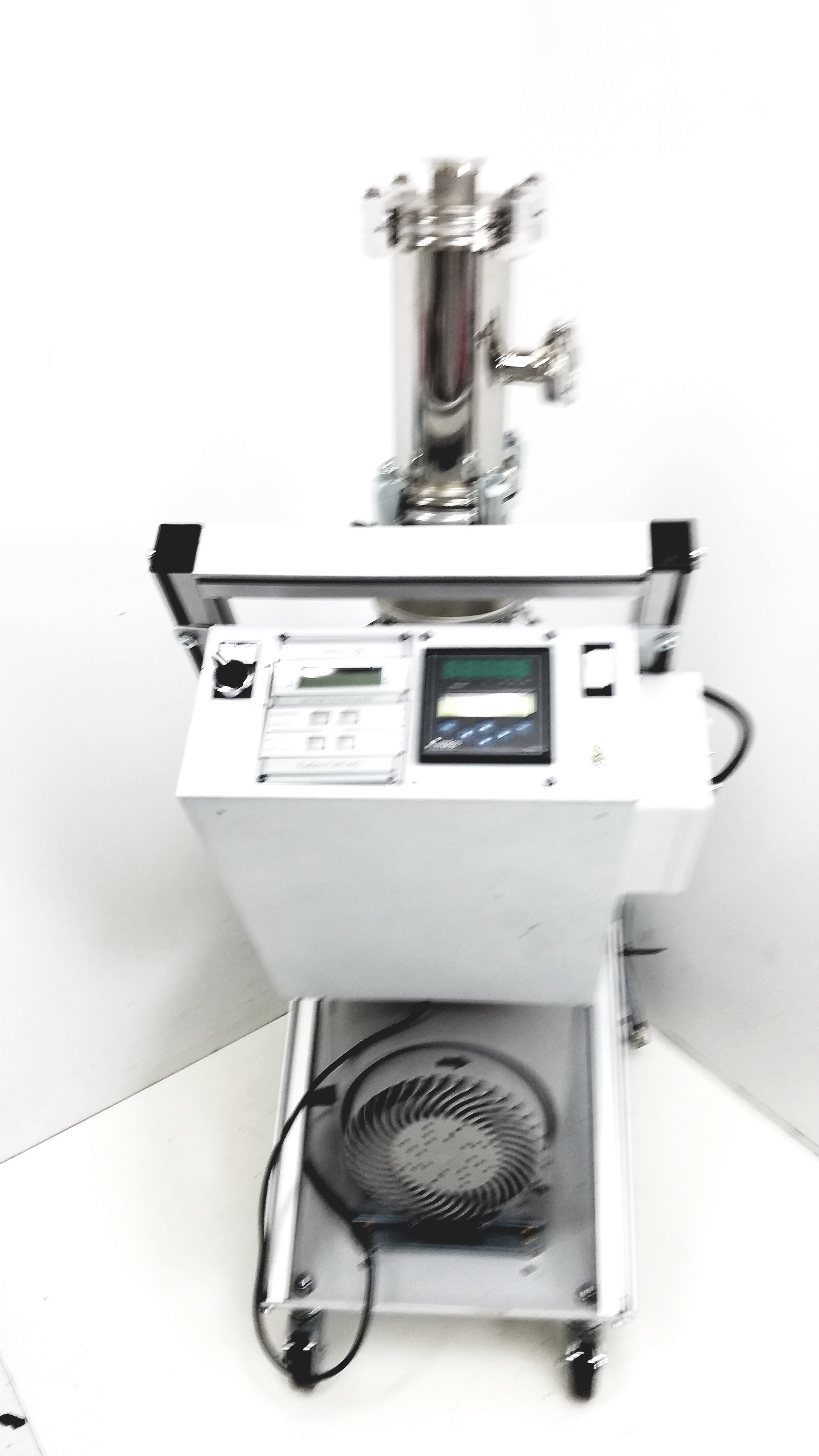 Load image into Gallery viewer, Varian Turbo-V 301-AG Navigator Vacuum Pump System With Agilent IDP15 Dry Scroll Pump &amp; Cart