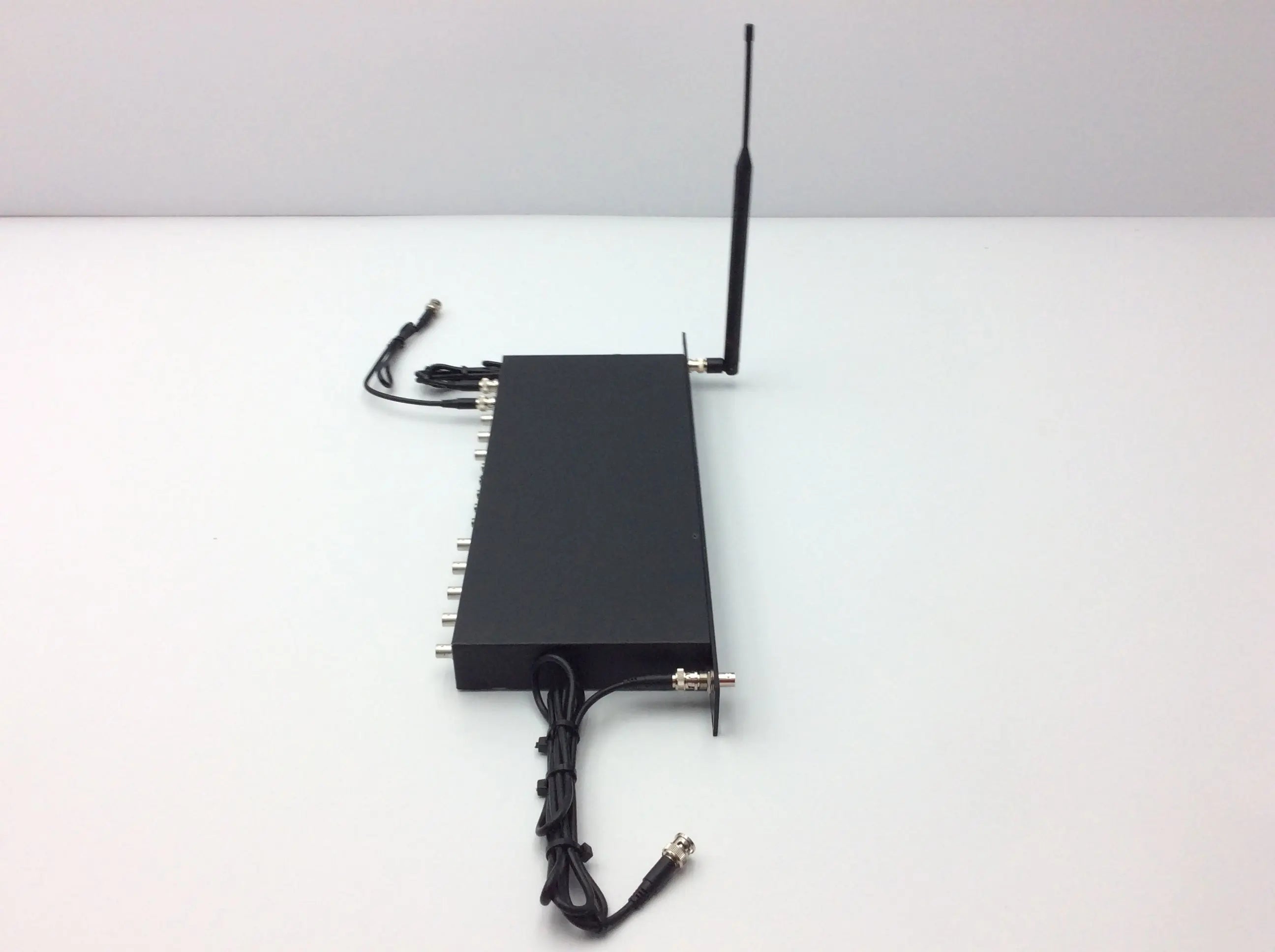 Load image into Gallery viewer, A Biomedical Service Shure UA844 UHF Antenna/Power Distribution System 700.00