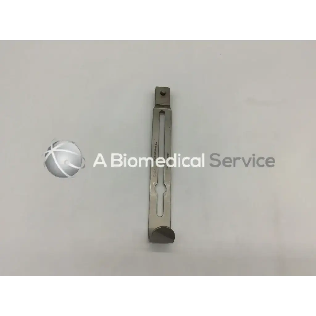 Adeptmed 7010 o’sullivan o’connor retractor blade stainless steel with polished finish and precise cutouts for medical use