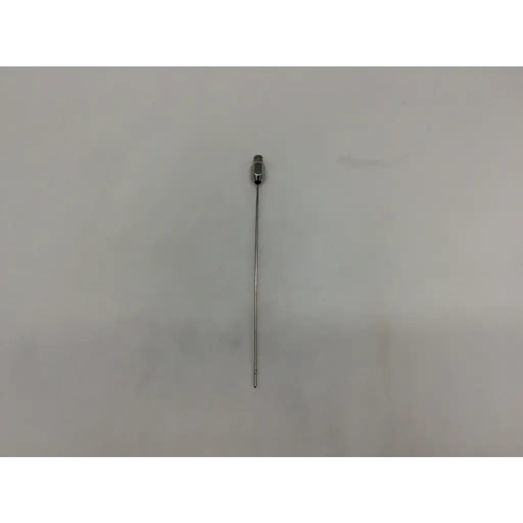 Slender metallic infiltration cannula coleman with polished chrome finish and rounded head luer lok connection