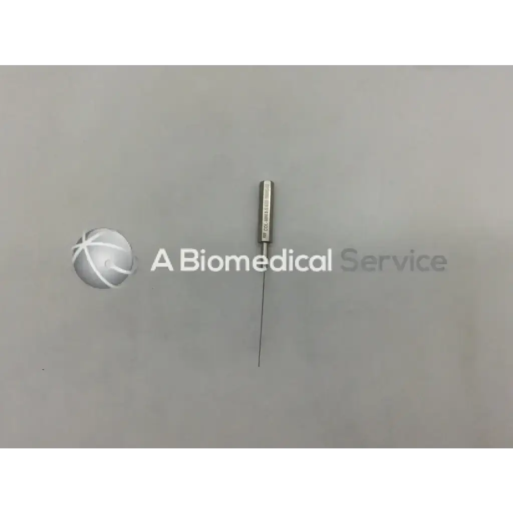 A metallic infiltration cannula style needle with a slender straight shaft and cylindrical hub for medical use