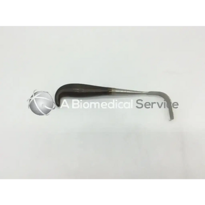 Black-handled laminectomy retractor total hip set with curved metallic working end for precise surgical use