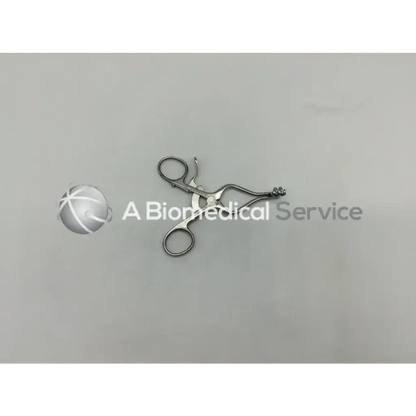 Stainless steel weitlaner retractor ad5-216 with curved handles and central pivot mechanism for surgical use