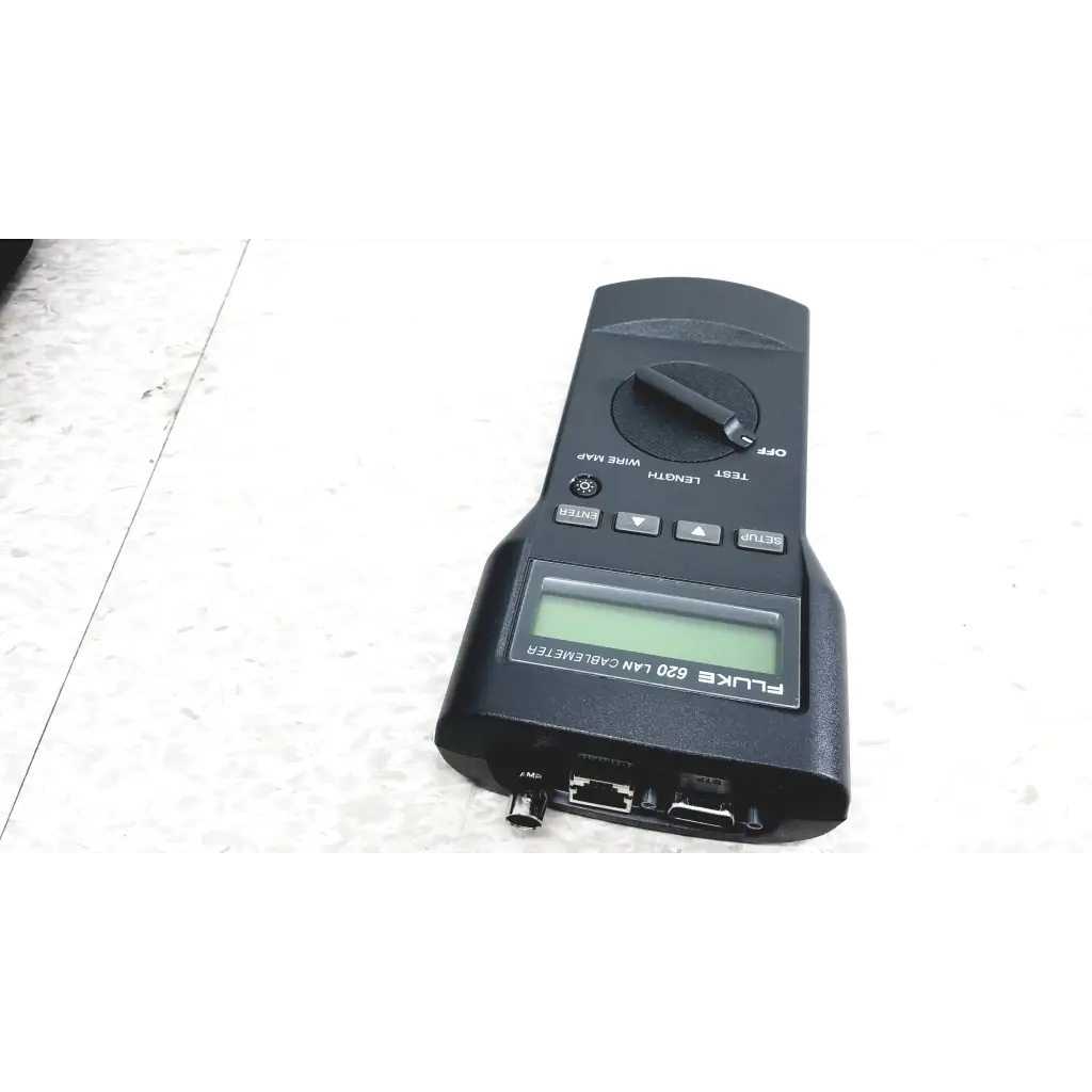 Fluke networks 620 lan cablemeter with digital display and multiple ports for reliable cable testing with case and accessories