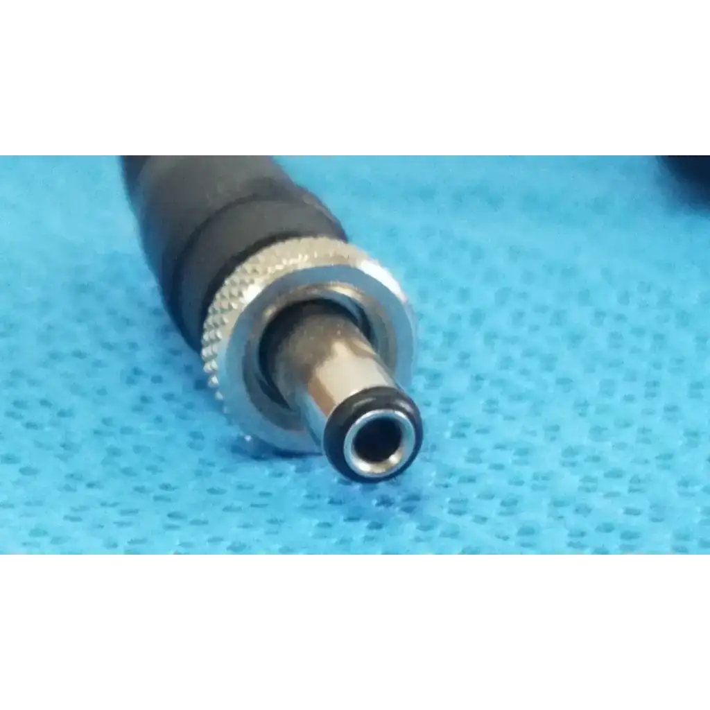 Black and silver globtek gt-41052-1509 adapter charger power adapter connector with textured metal ring