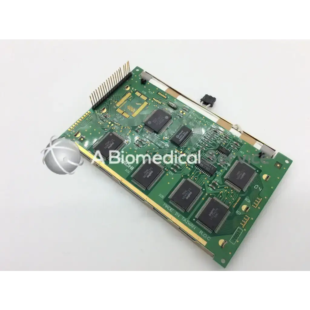 Hitachi LMG7420PLFC-X lcd screen display panel with green circuit board black integrated circuits and made in Taiwan marking
