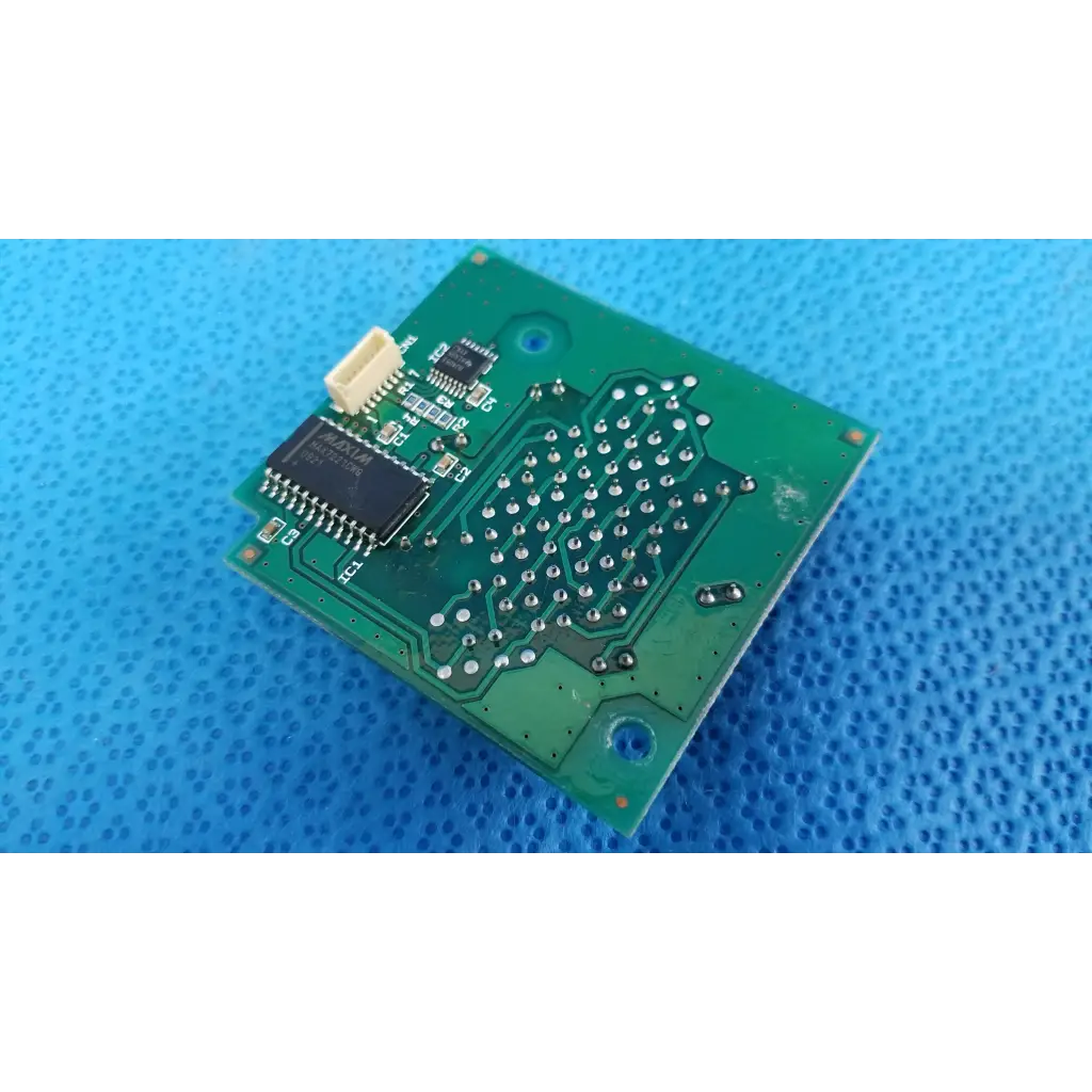 Green rectangular internal external fixation led target pcb board with black ic and silver solder points for topcon camera