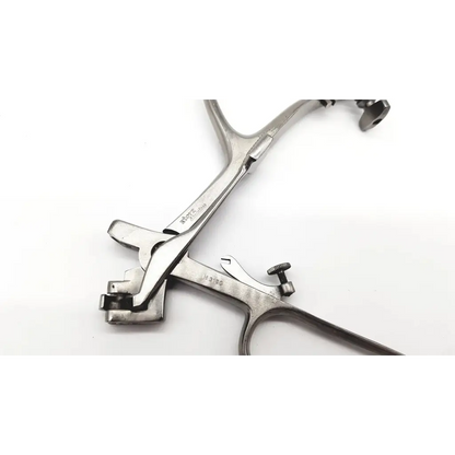Silver surgical retractor with polished metallic finish and adjustable mechanism for karl storz n3150 universal handle