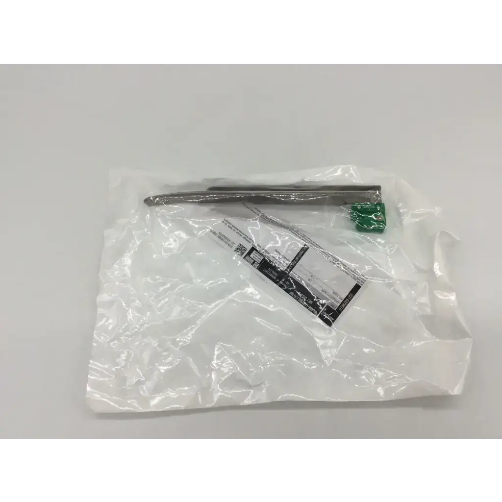 Load image into Gallery viewer, Medline MDS0425553 Laryngoscope Blade F/O Mil #3 - Surgical
