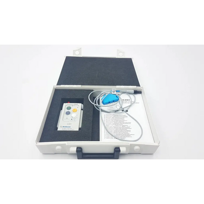 White medtronic 5391 single chamber external pacemaker case with control unit and blue electrode pad with cables