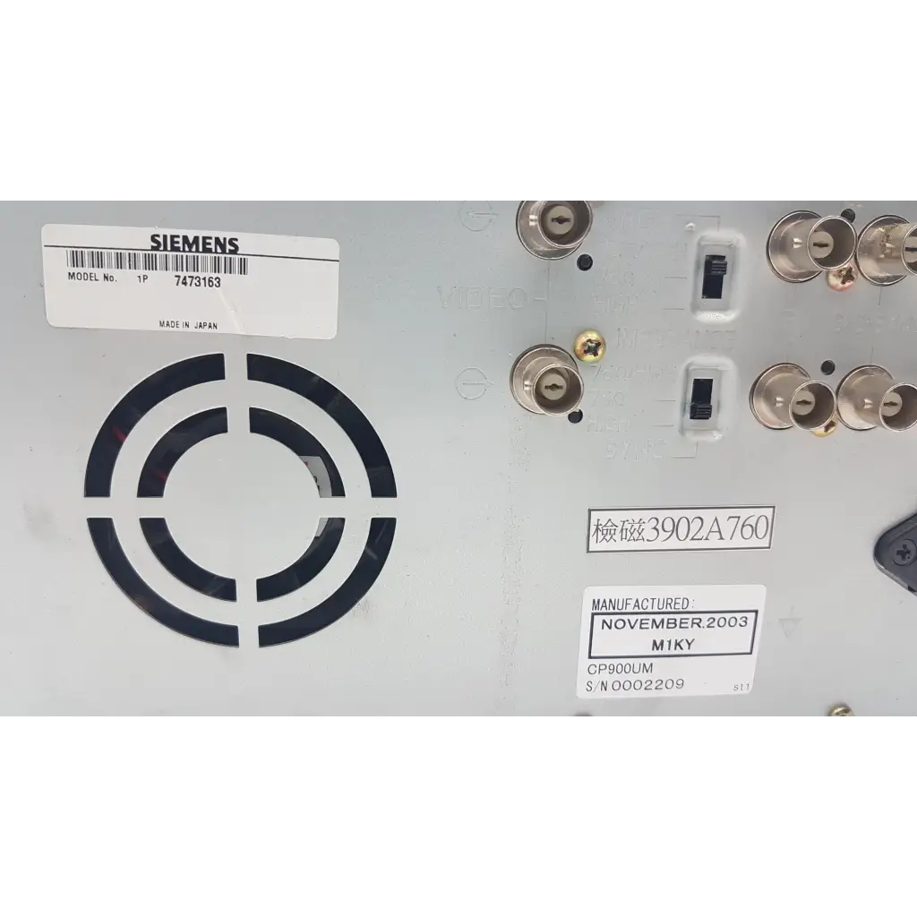 Siemens cp900um industrial control panel with silver metallic casing and black ventilation grille for mitsubishi cp900um analog color printer
