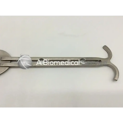 Stainless steel novo surgical 2450-34b retractor blade with curved handle and adjustable arms for surgical use